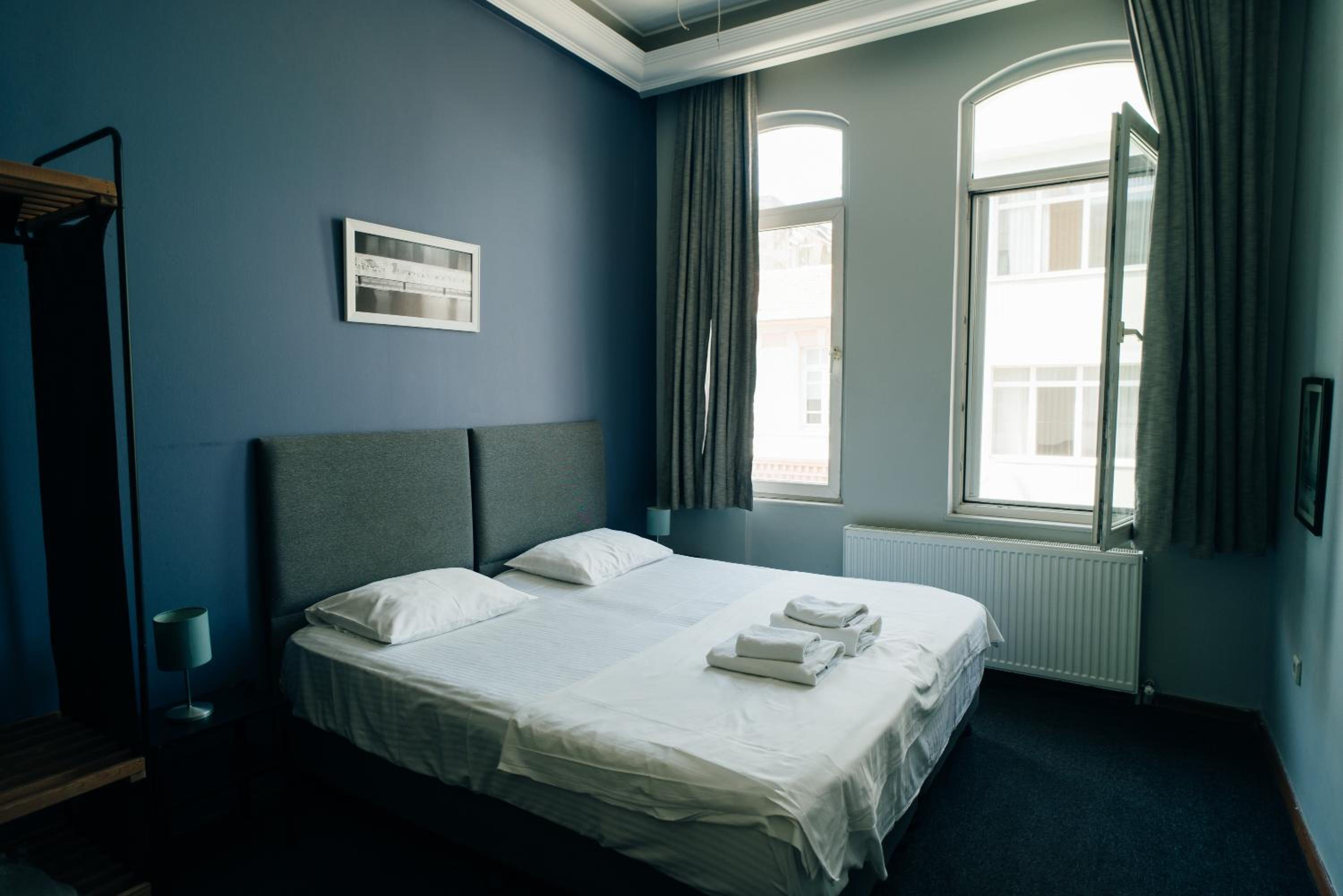 Hush Hostel Lounge