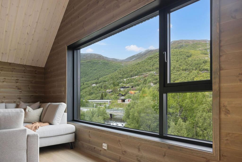 Mountain View Apartment - penthouse view 3