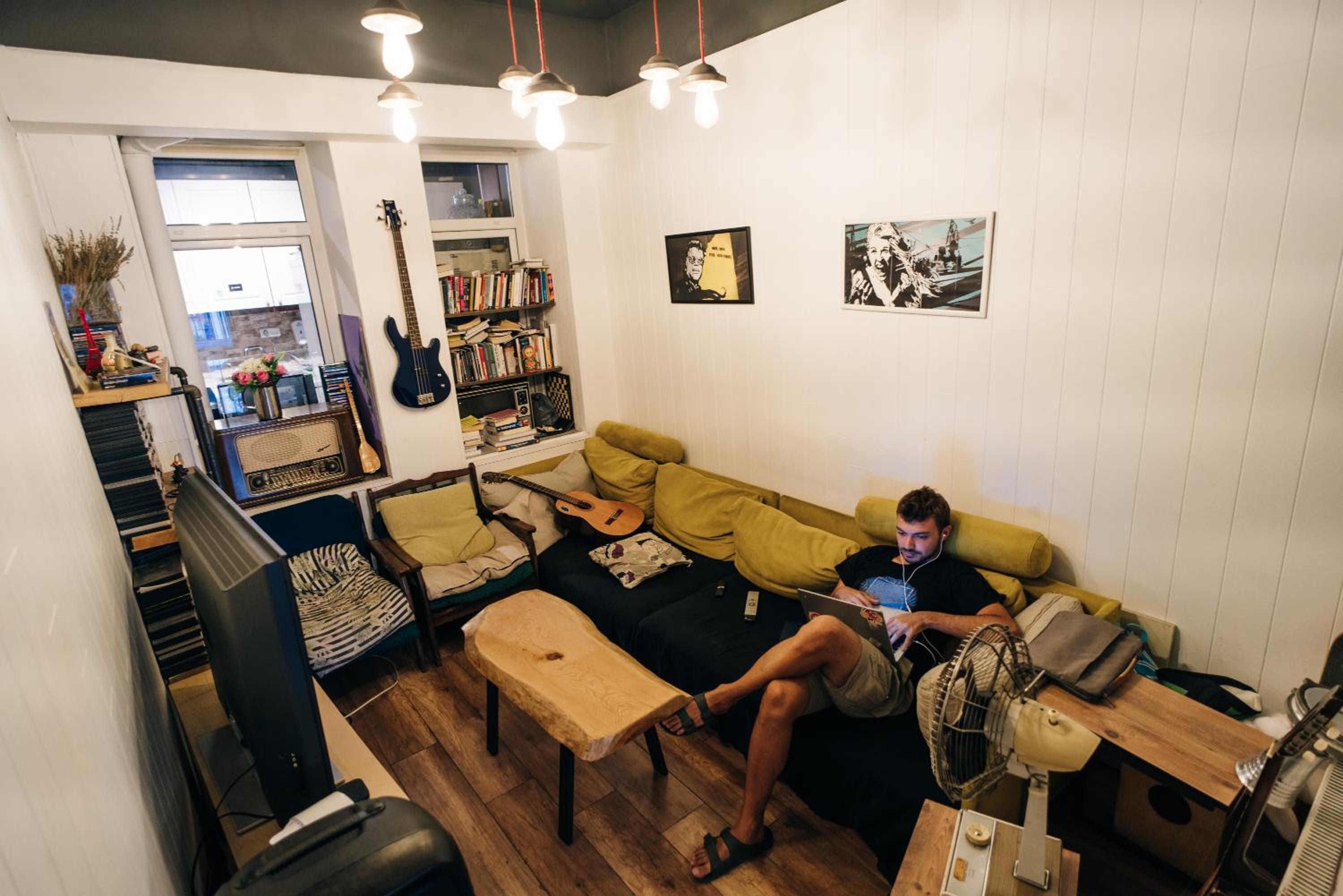 Hush Hostel Lounge