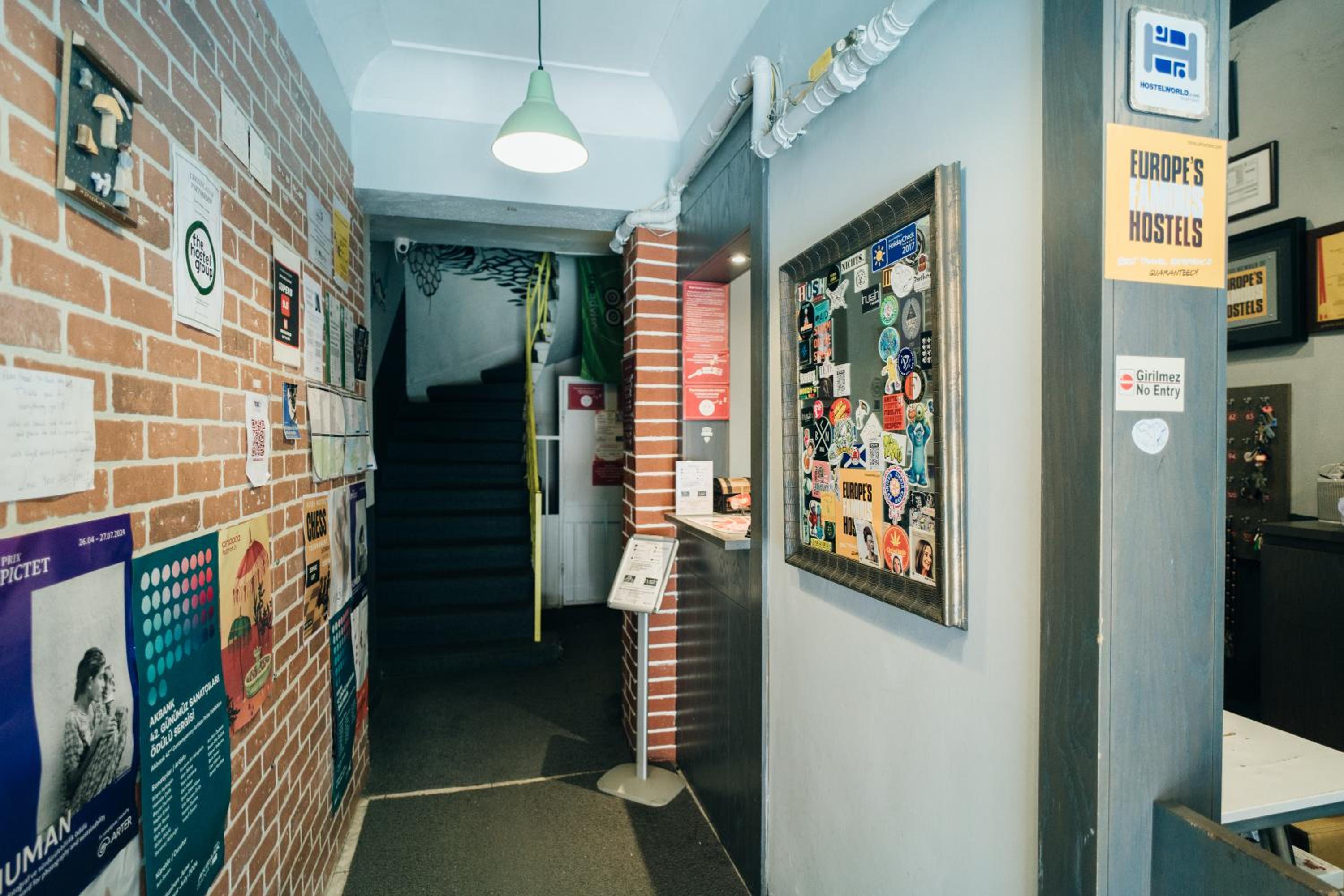 Hush Hostel Lounge