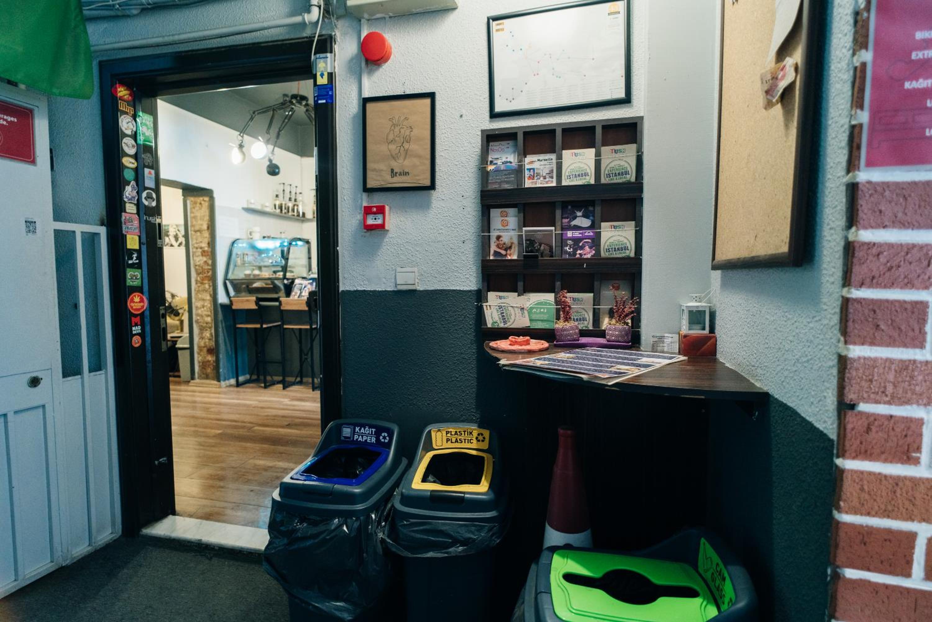 Hush Hostel Lounge