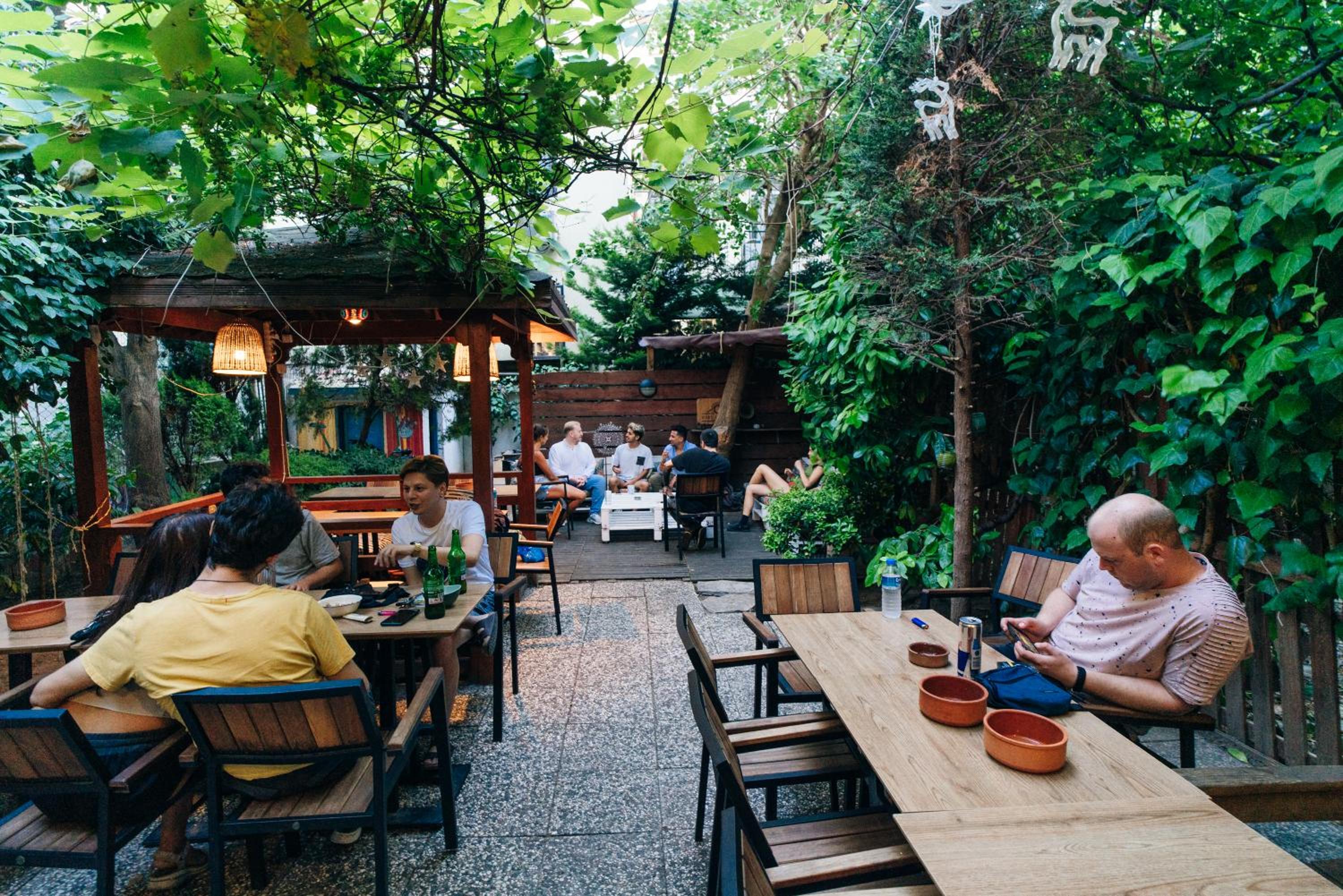 Hush Hostel Lounge