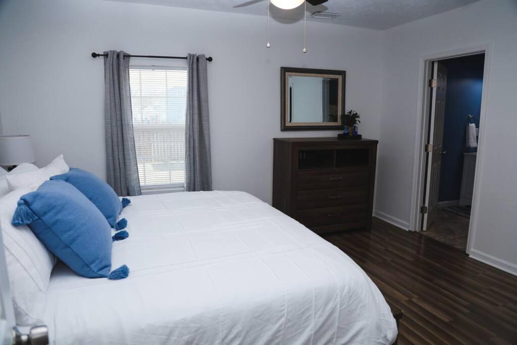 Charming Home near Churchill Downs view 4
