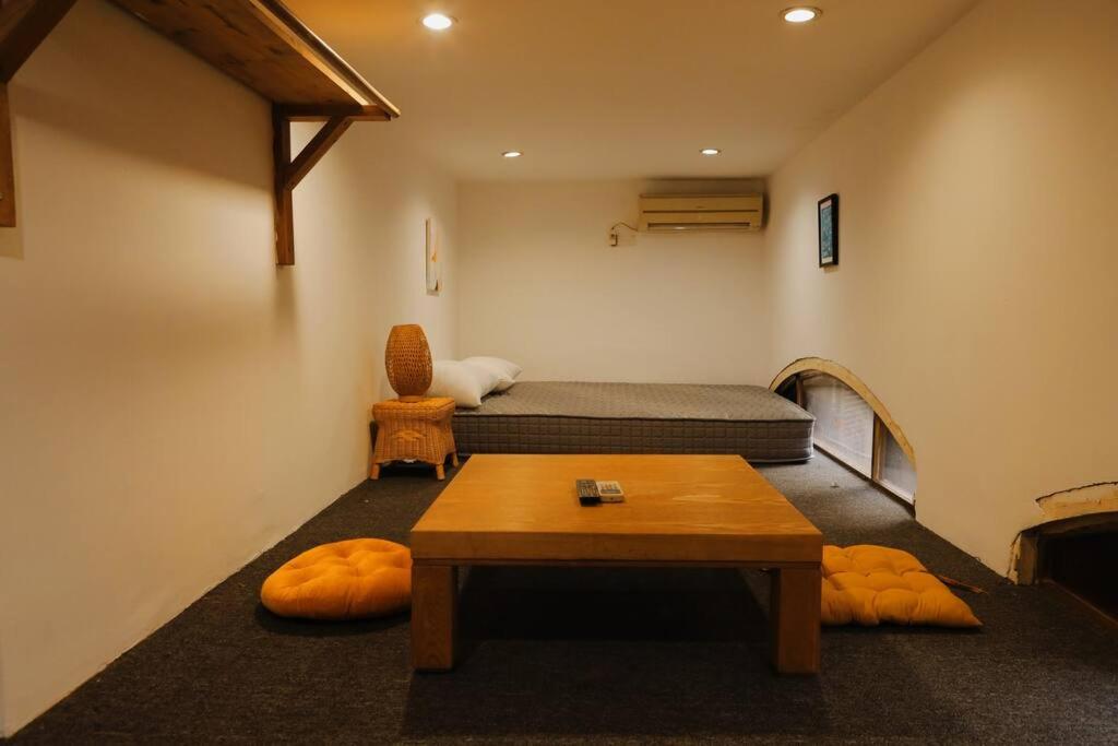 Vintage House in Central of Old Quarter 2 Bedrooms with Healing Vibe