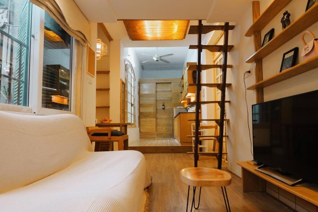 Vintage House in Central of Old Quarter 2 Bedrooms with Healing Vibe