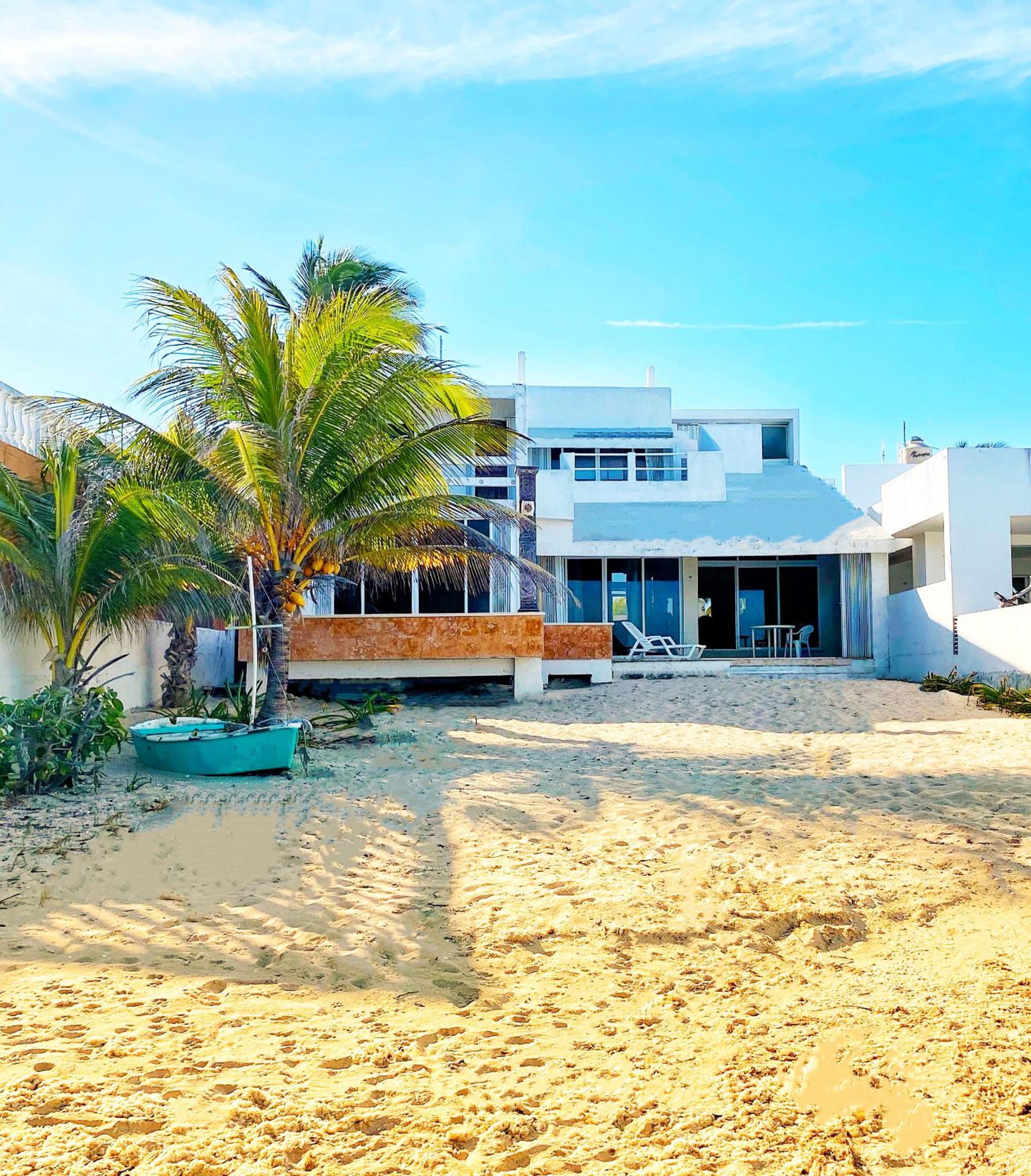 Casa Saltwater Cowboy En La Playa - Beachfront Property view 3