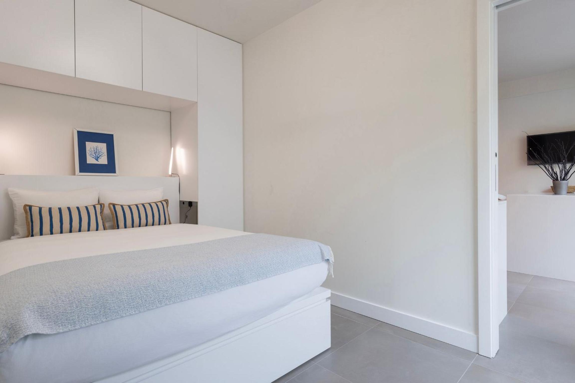 Bright 2BDR Duplex With Balcony by LovelyStay