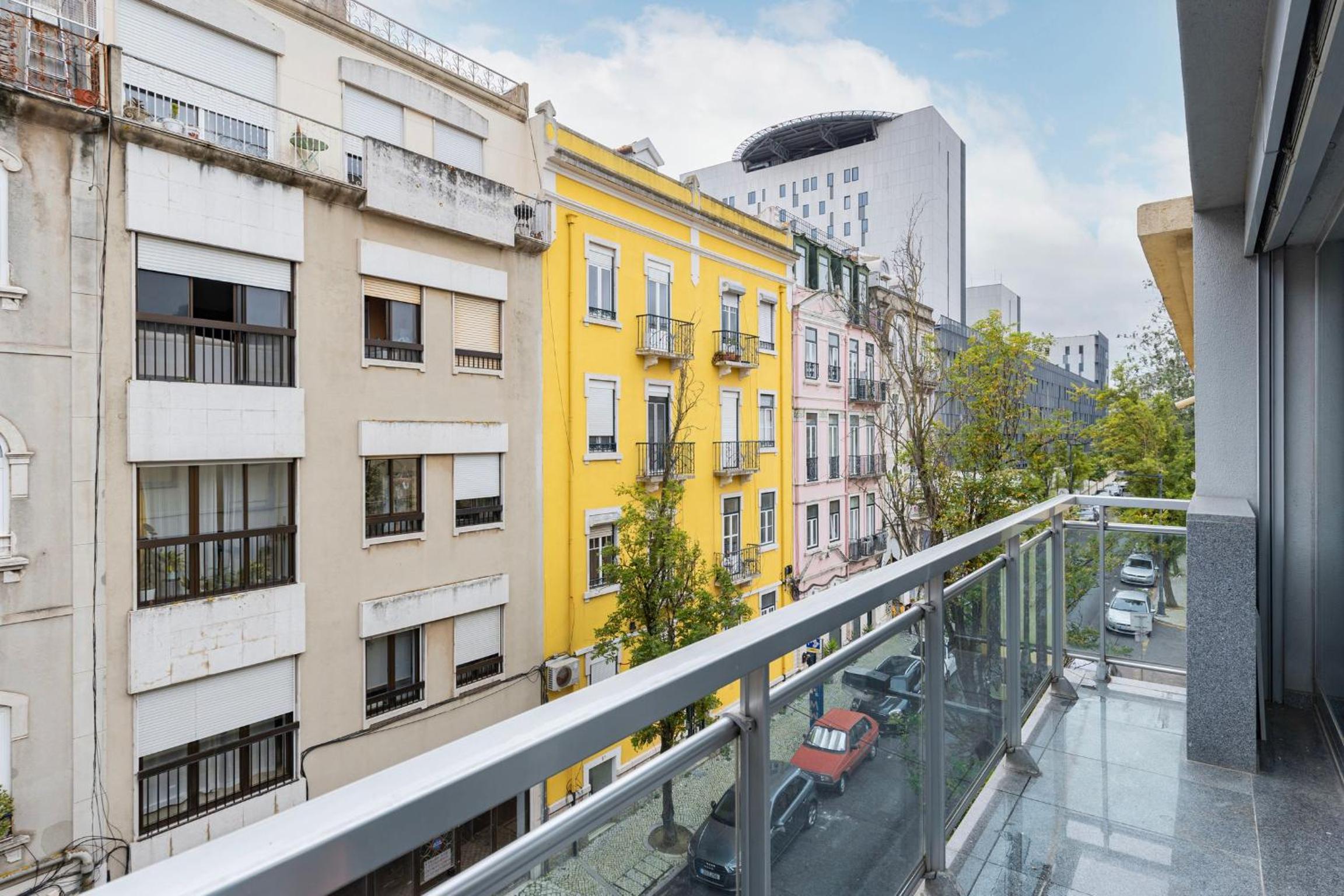 Bright 2BDR Duplex With Balcony by LovelyStay