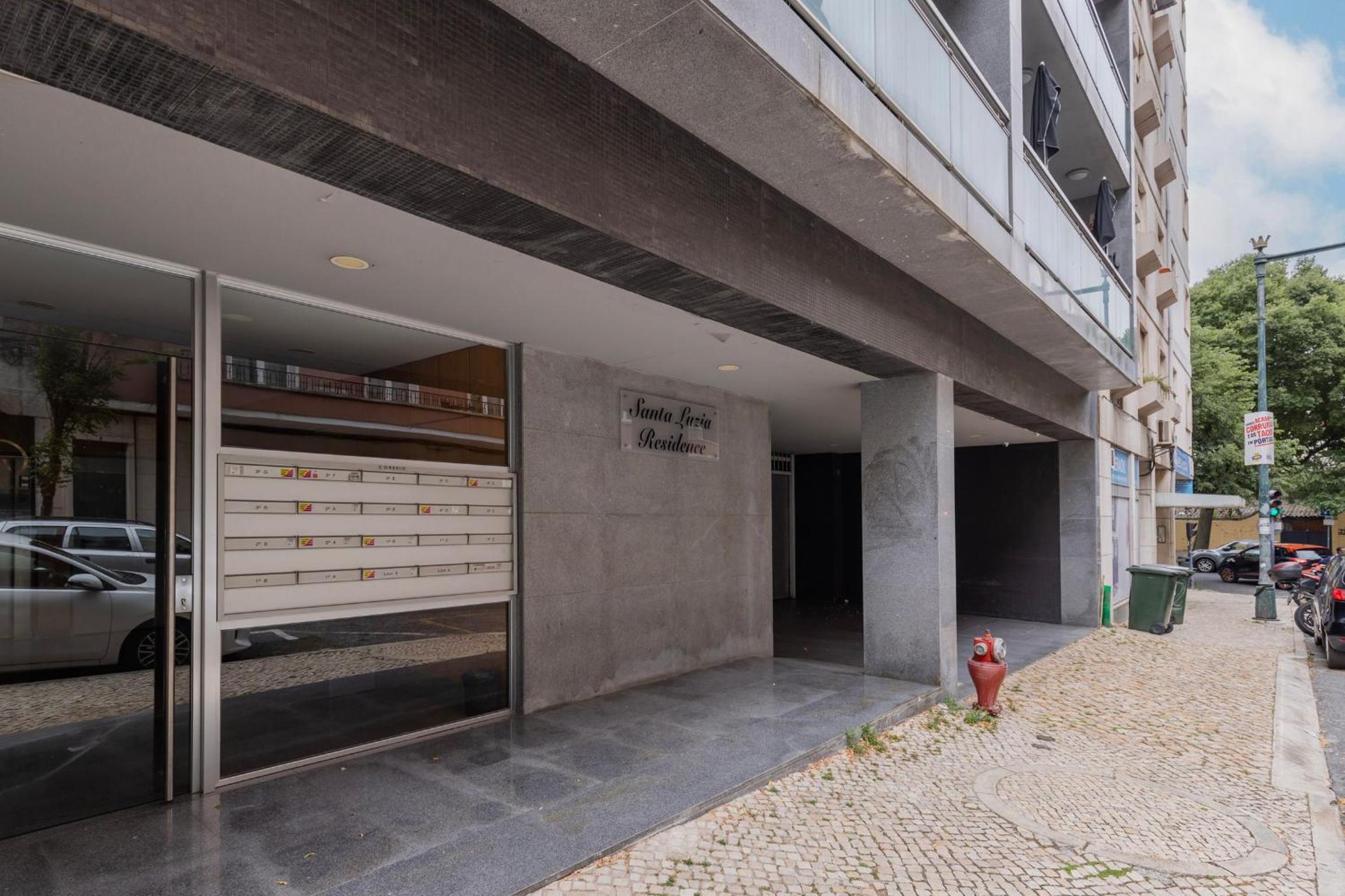 Bright 2BDR Duplex With Balcony by LovelyStay
