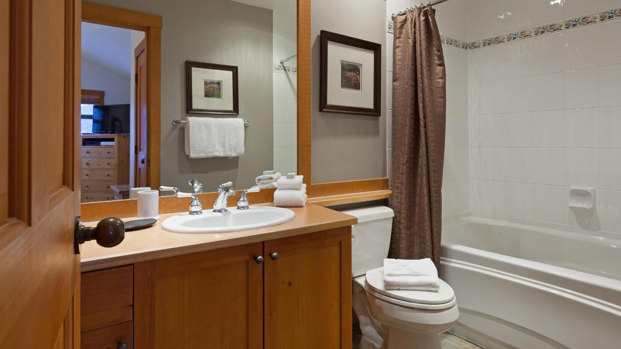 Mountain Star 1 | Mountain Townhome with Hot Tub, 100m from Slopes, Free Village Shuttle