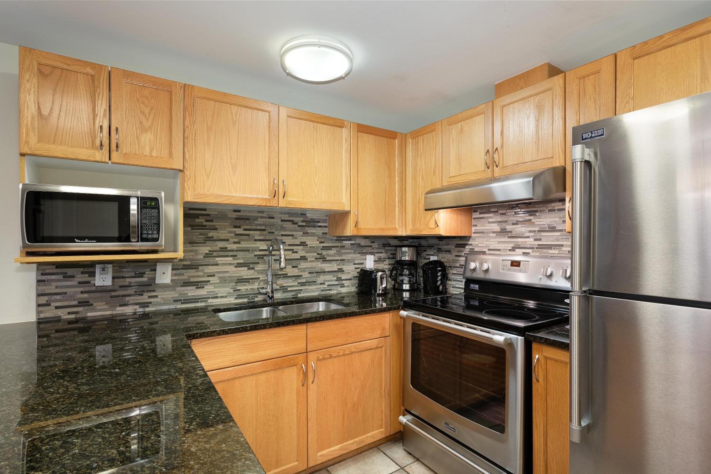 Woodrun Lodge 514 | Ski-In Ski-Out Condo w/ Pool, Hot Tub, Free Parking, Wifi & Laundry