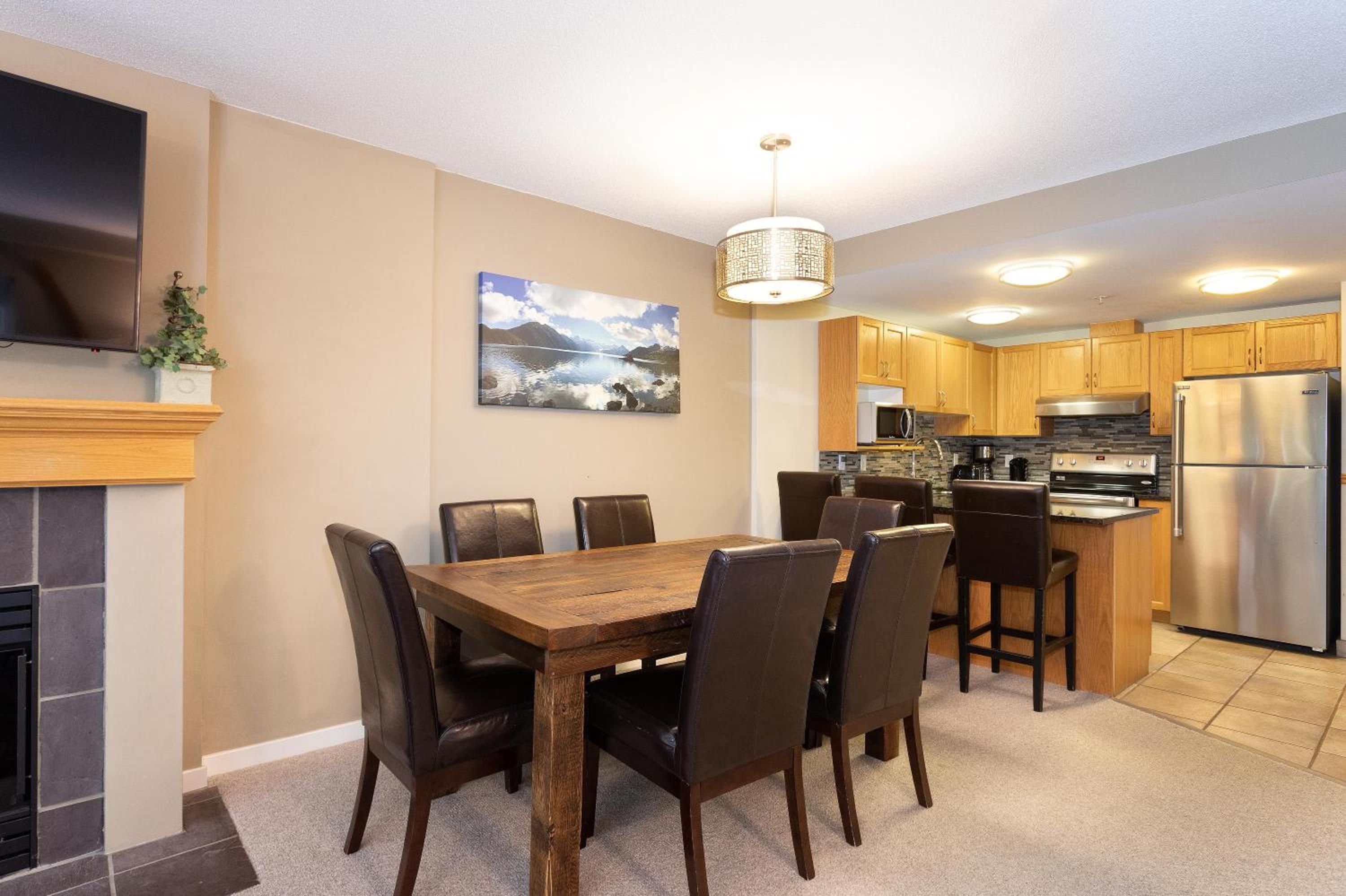 Woodrun Lodge 514 | Ski-In Ski-Out Condo w/ Pool, Hot Tub, Free Parking, Wifi & Laundry