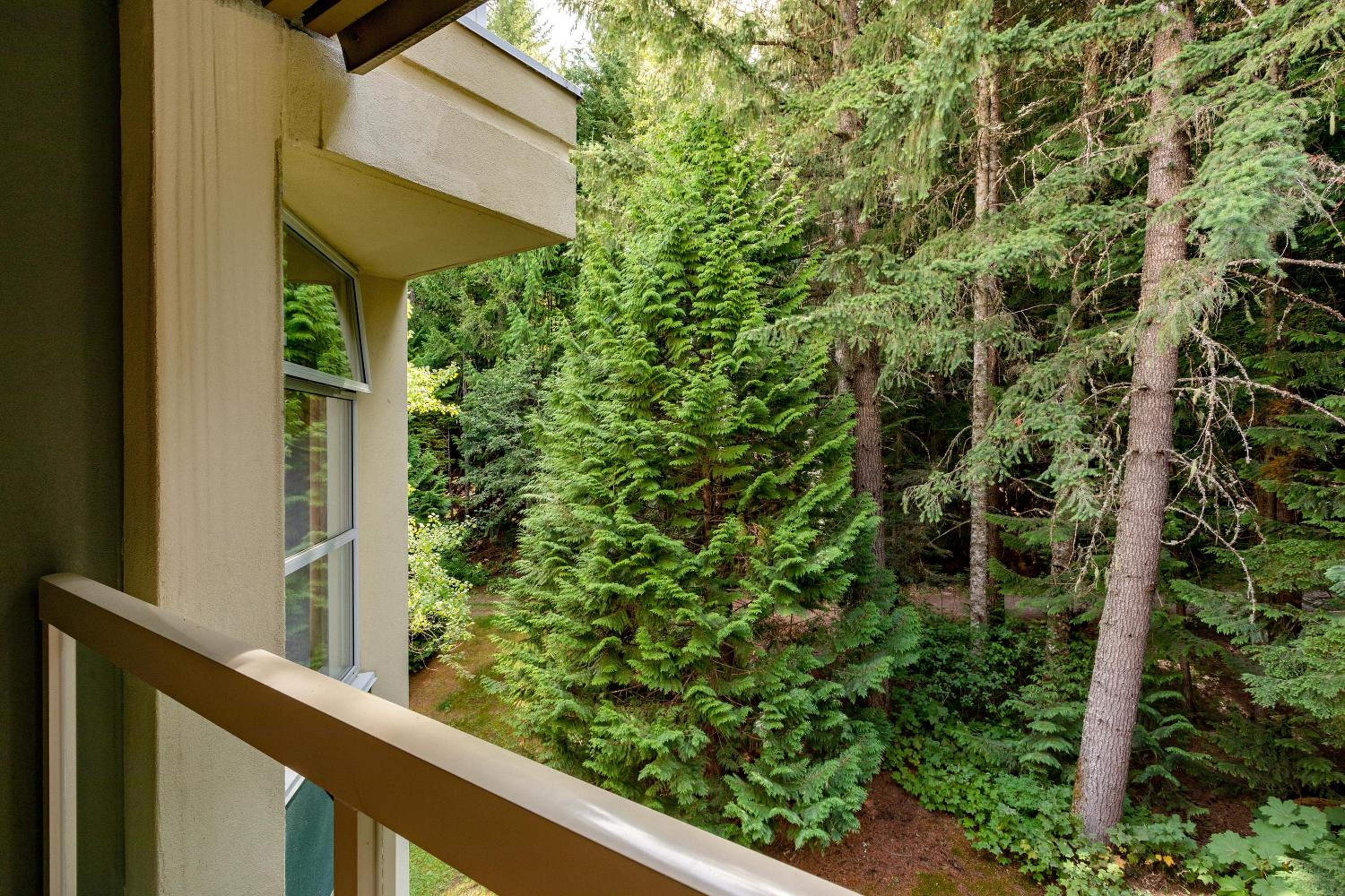 Woodrun Lodge 514 | Ski-In Ski-Out Condo w/ Pool, Hot Tub, Free Parking, Wifi & Laundry