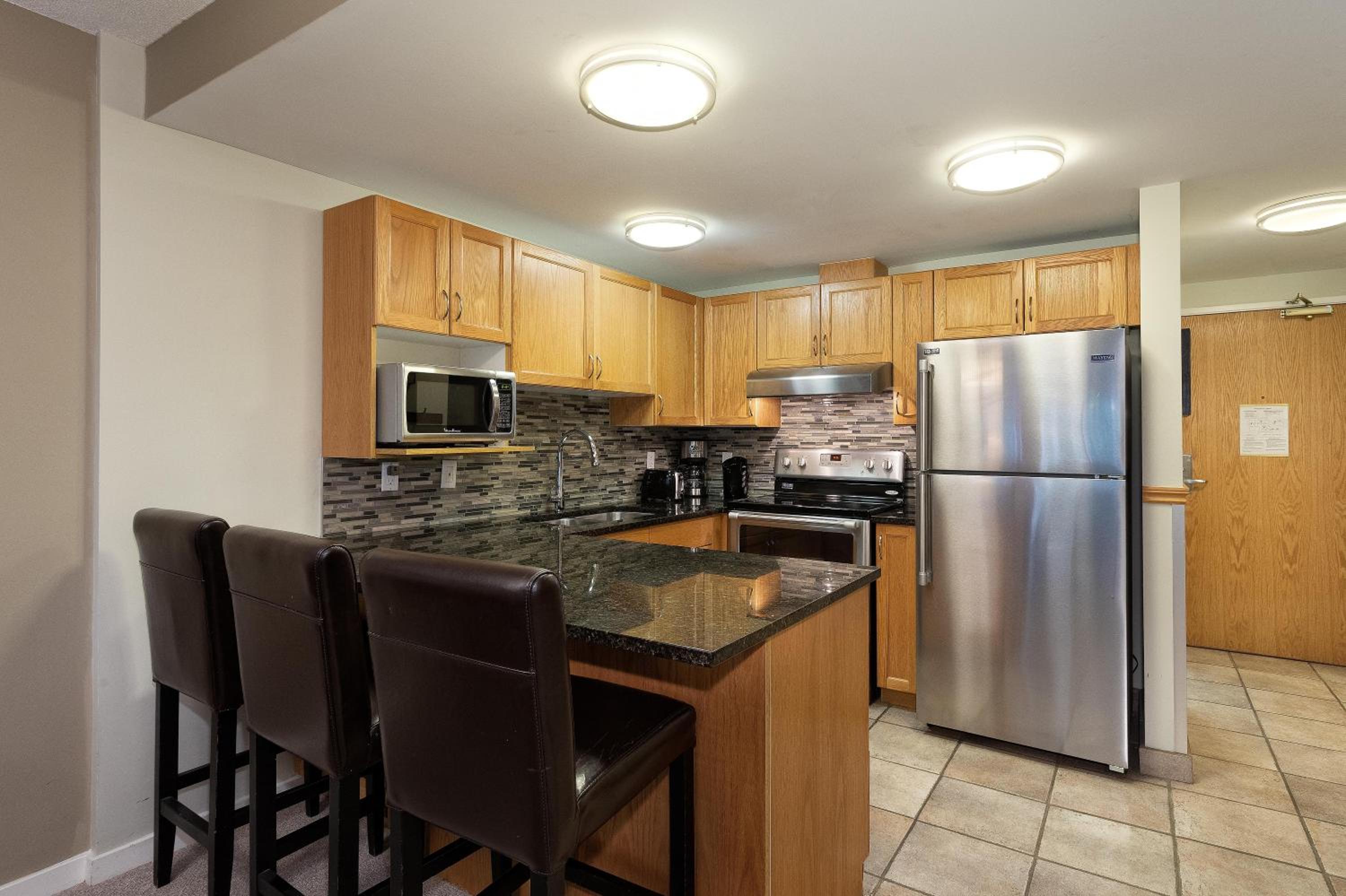 Woodrun Lodge 514 | Ski-In Ski-Out Condo w/ Pool, Hot Tub, Free Parking, Wifi & Laundry