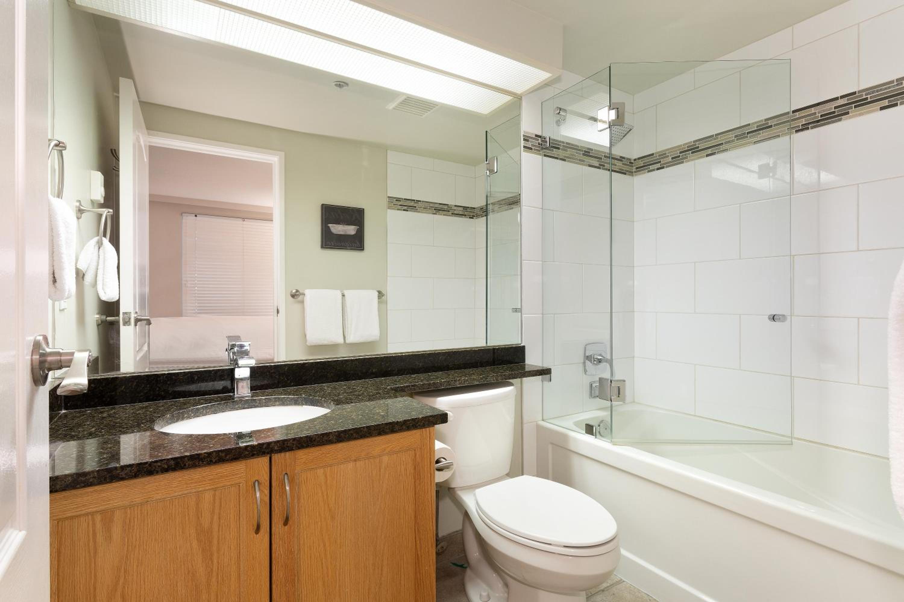Woodrun Lodge 514 | Ski-In Ski-Out Condo w/ Pool, Hot Tub, Free Parking, Wifi & Laundry