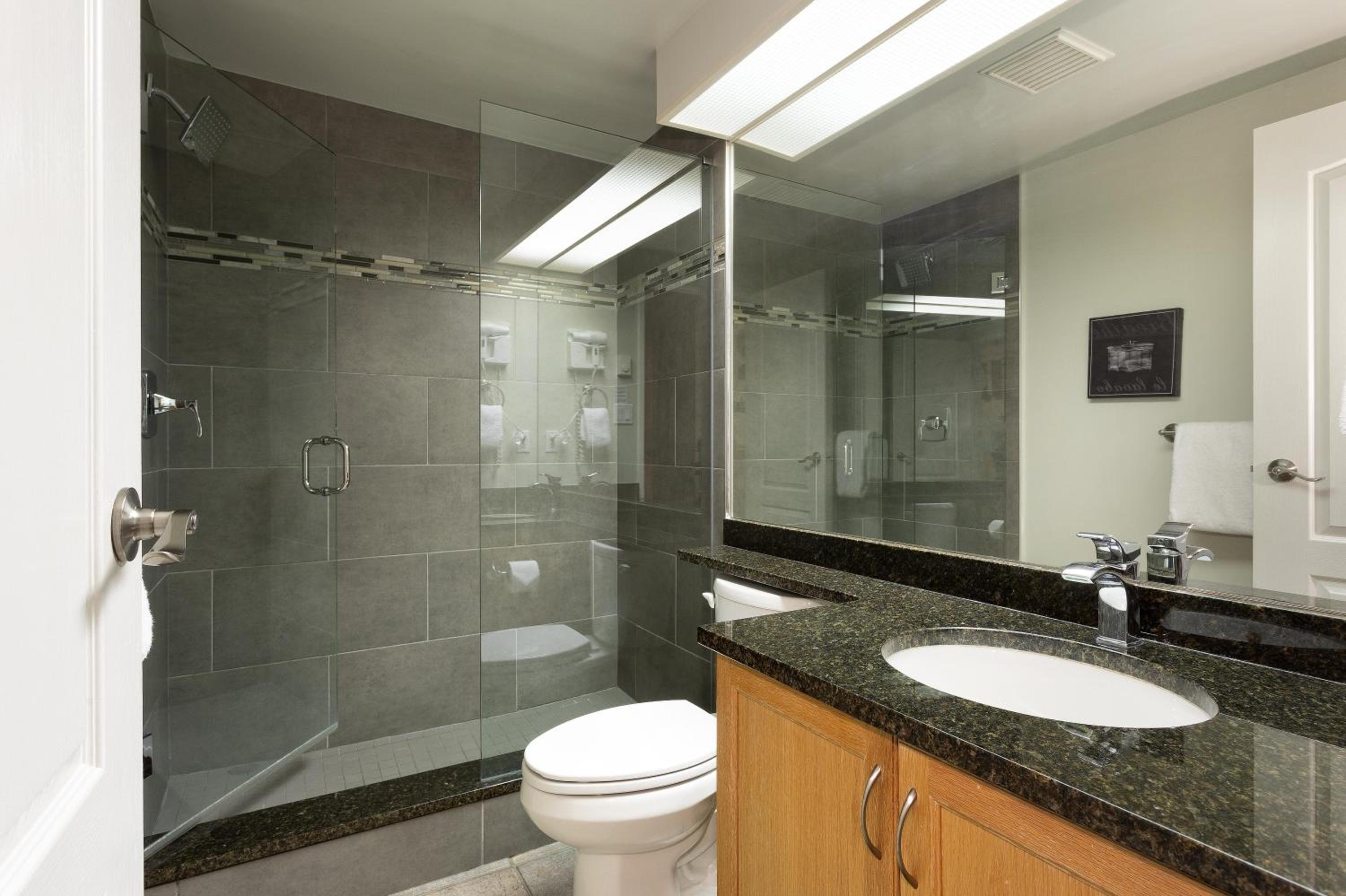 Woodrun Lodge 514 | Ski-In Ski-Out Condo w/ Pool, Hot Tub, Free Parking, Wifi & Laundry