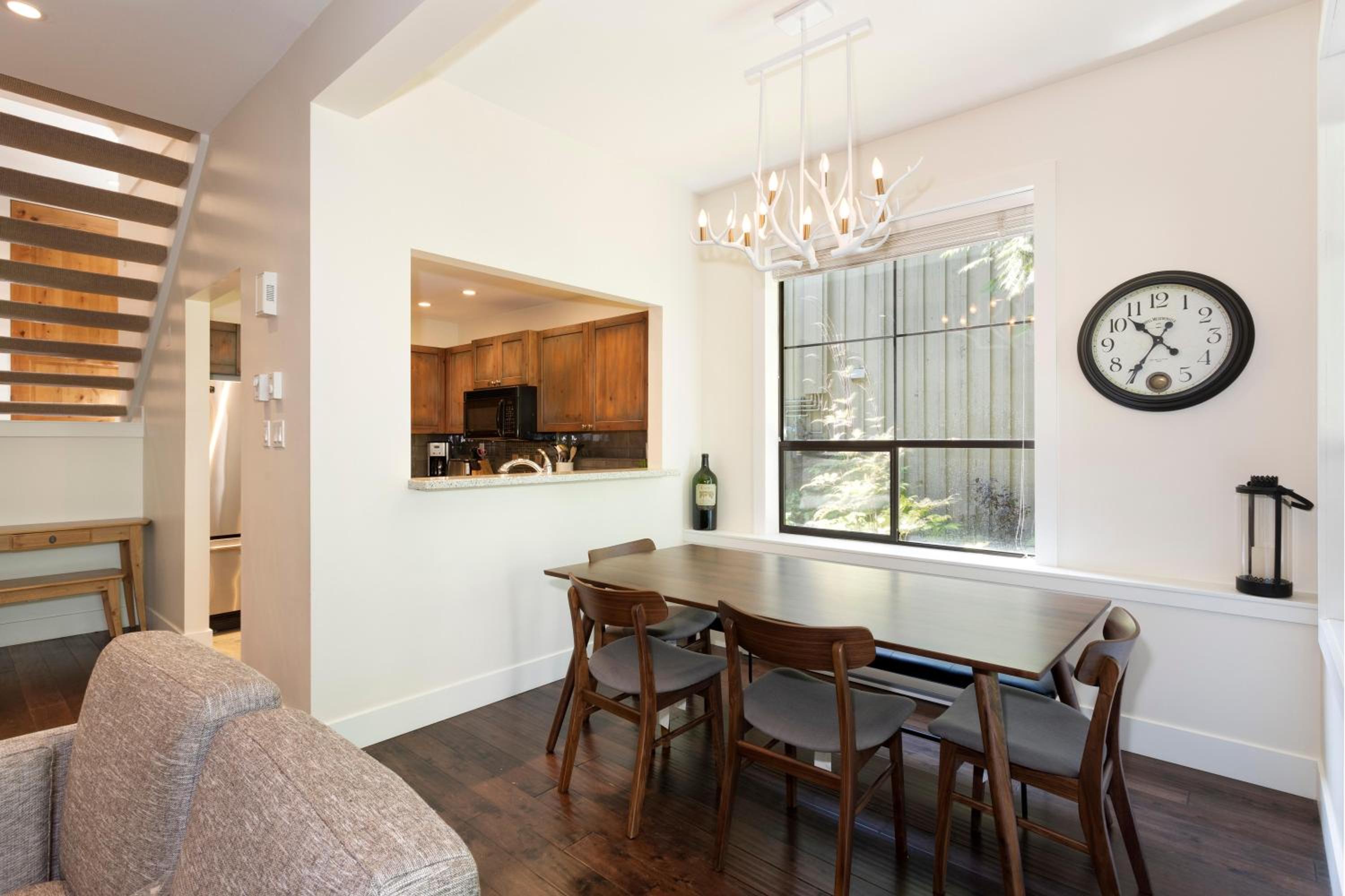 Crystal Ridge 13 | Designer Gem, Walk/Bus to Skiing, Private Hot Tub & Garage, Boot Heaters