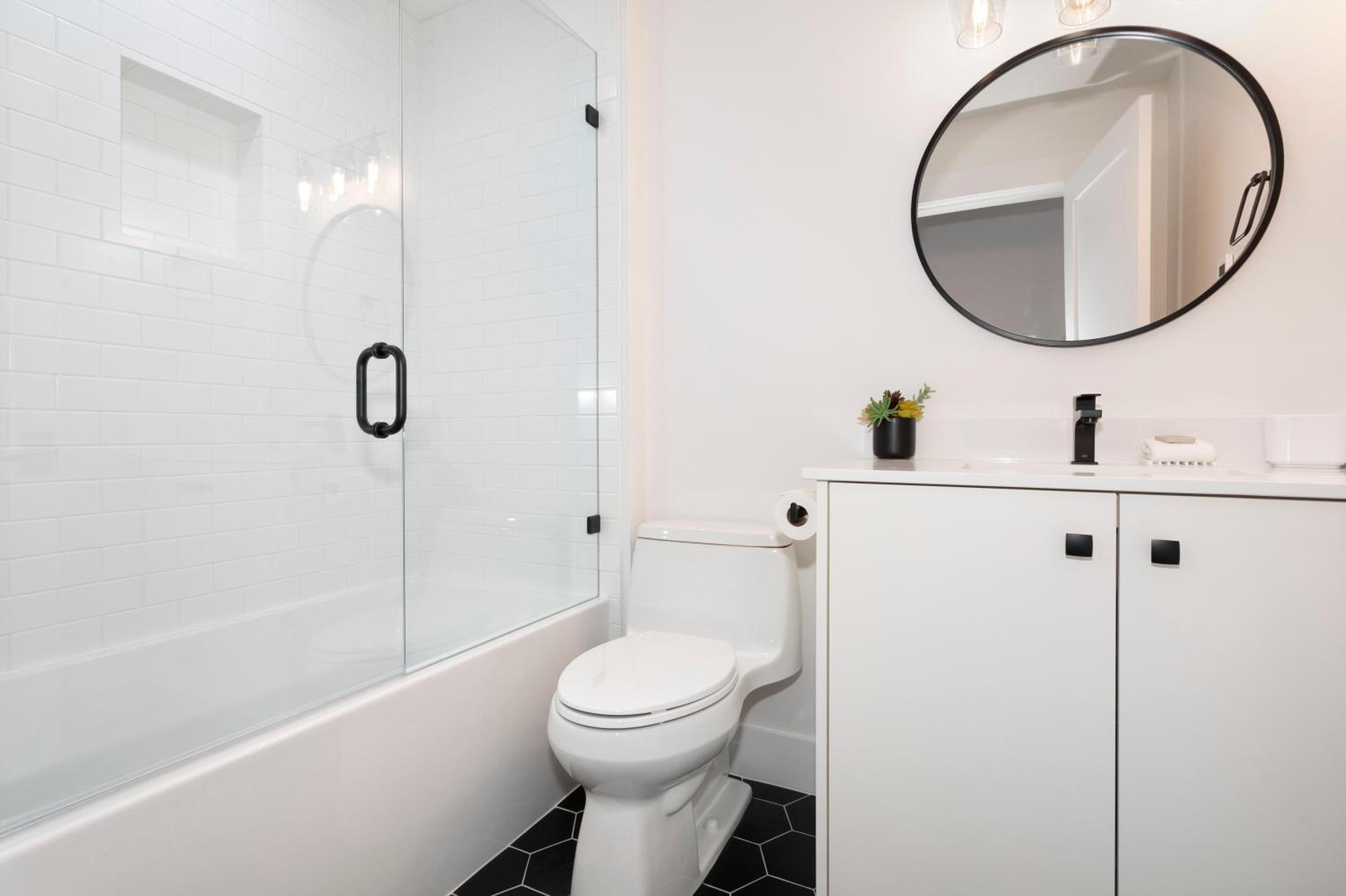 Crystal Ridge 13 | Designer Gem, Walk/Bus to Skiing, Private Hot Tub & Garage, Boot Heaters