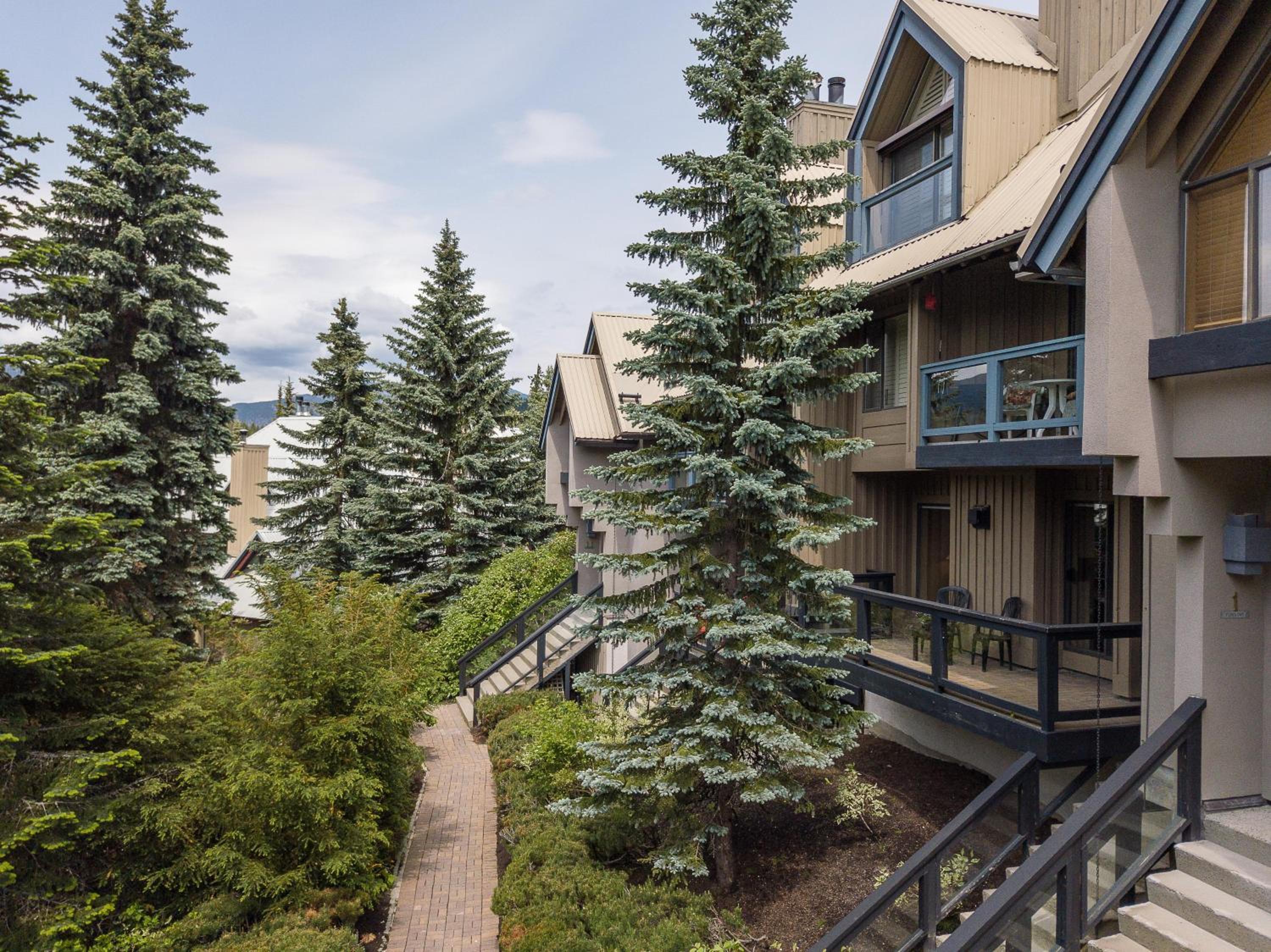 Foxglove 6 - The Villas | 1-Level Townhouse Walking distance to Village & Close to Ski Hill