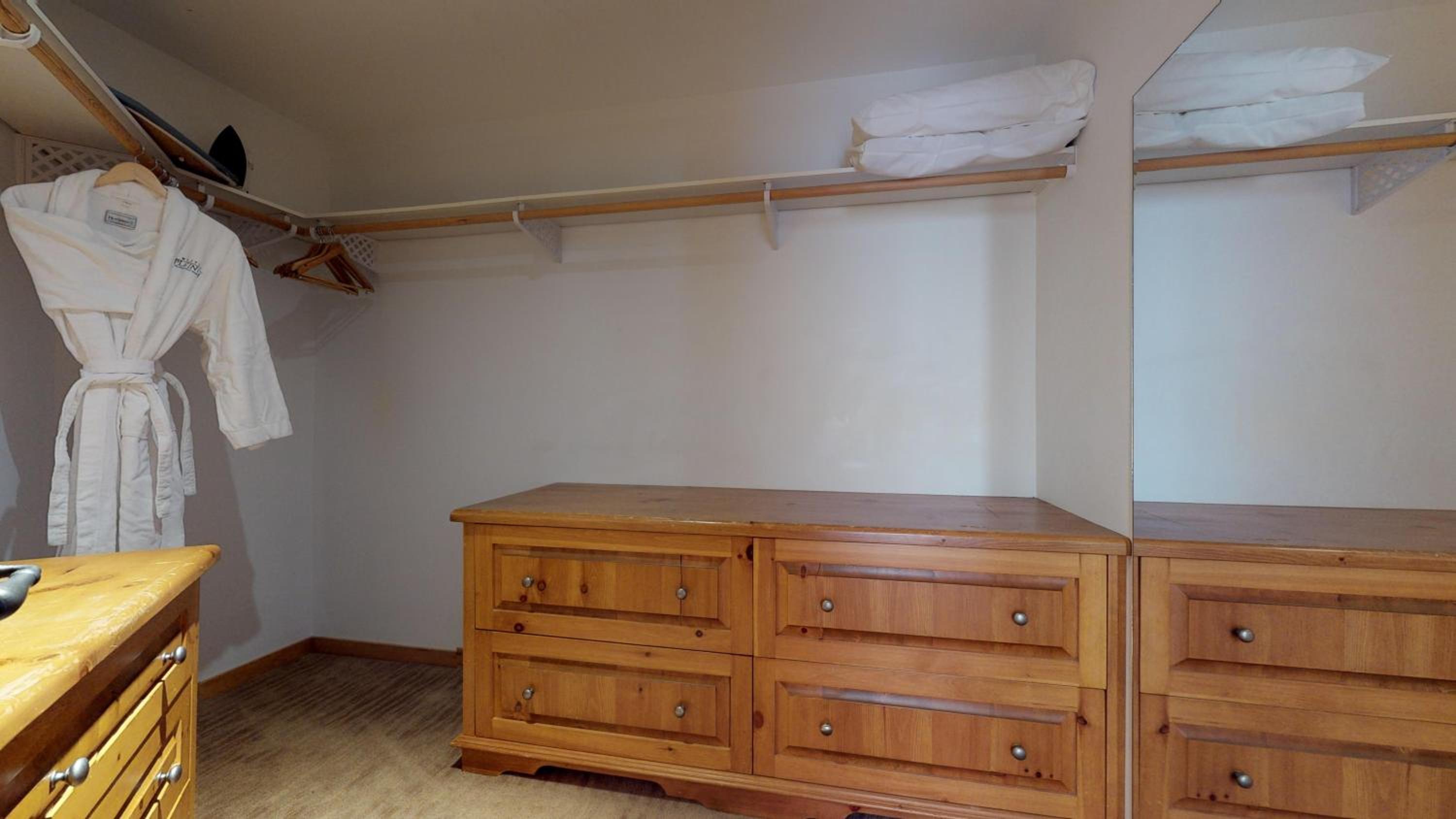 Snowgoose 18 | Ski-In Family Townhome w/ Private Hot Tub, Fireplace, Parking, & Wifi