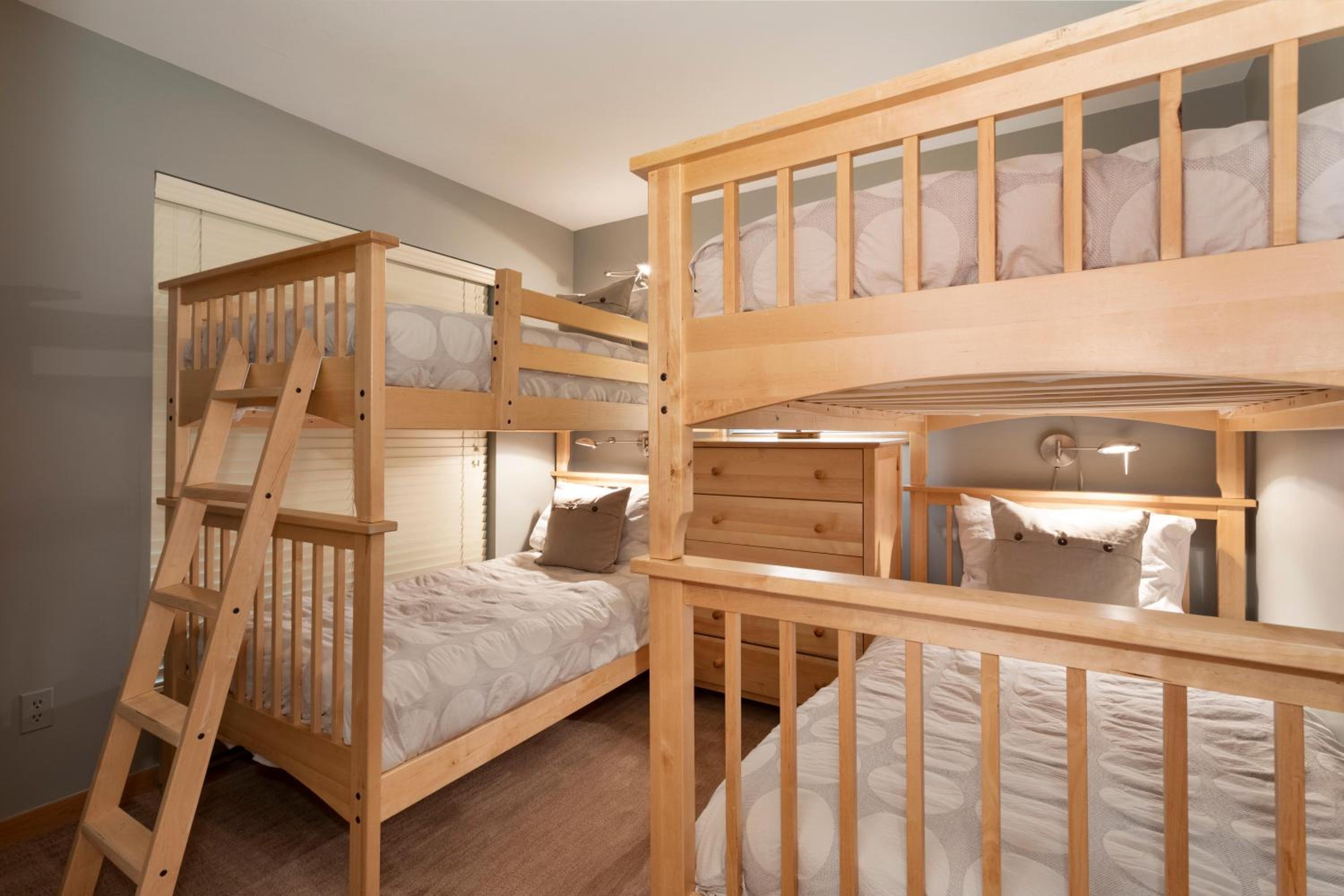 Snowgoose 18 | Ski-In Family Townhome w/ Private Hot Tub, Fireplace, Parking, & Wifi