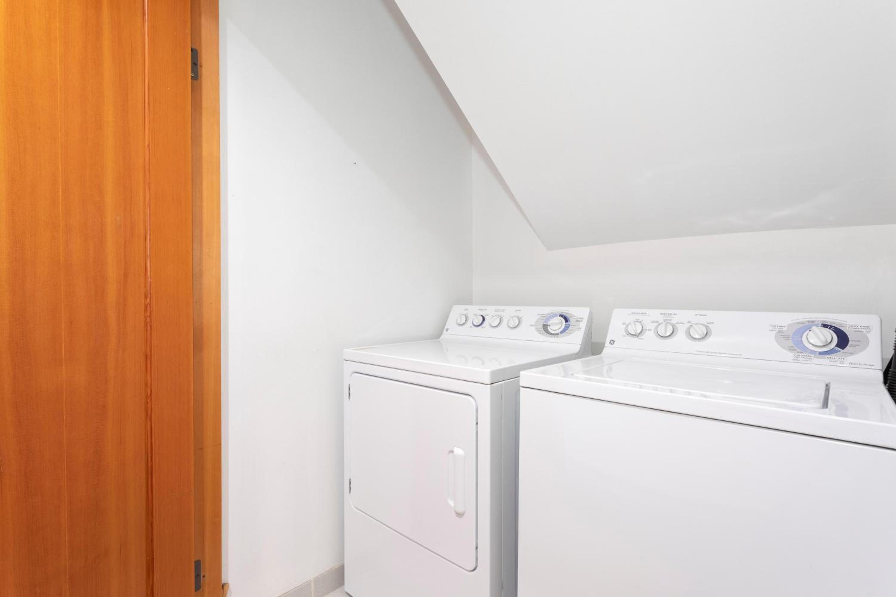 Snowgoose 18 | Ski-In Family Townhome w/ Private Hot Tub, Fireplace, Parking, & Wifi