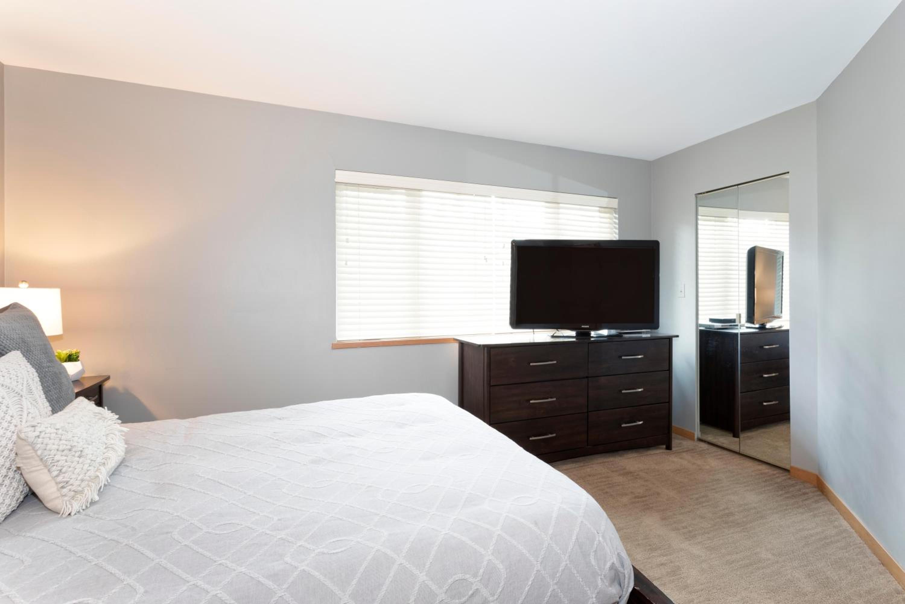 Snowgoose 18 | Ski-In Family Townhome w/ Private Hot Tub, Fireplace, Parking, & Wifi