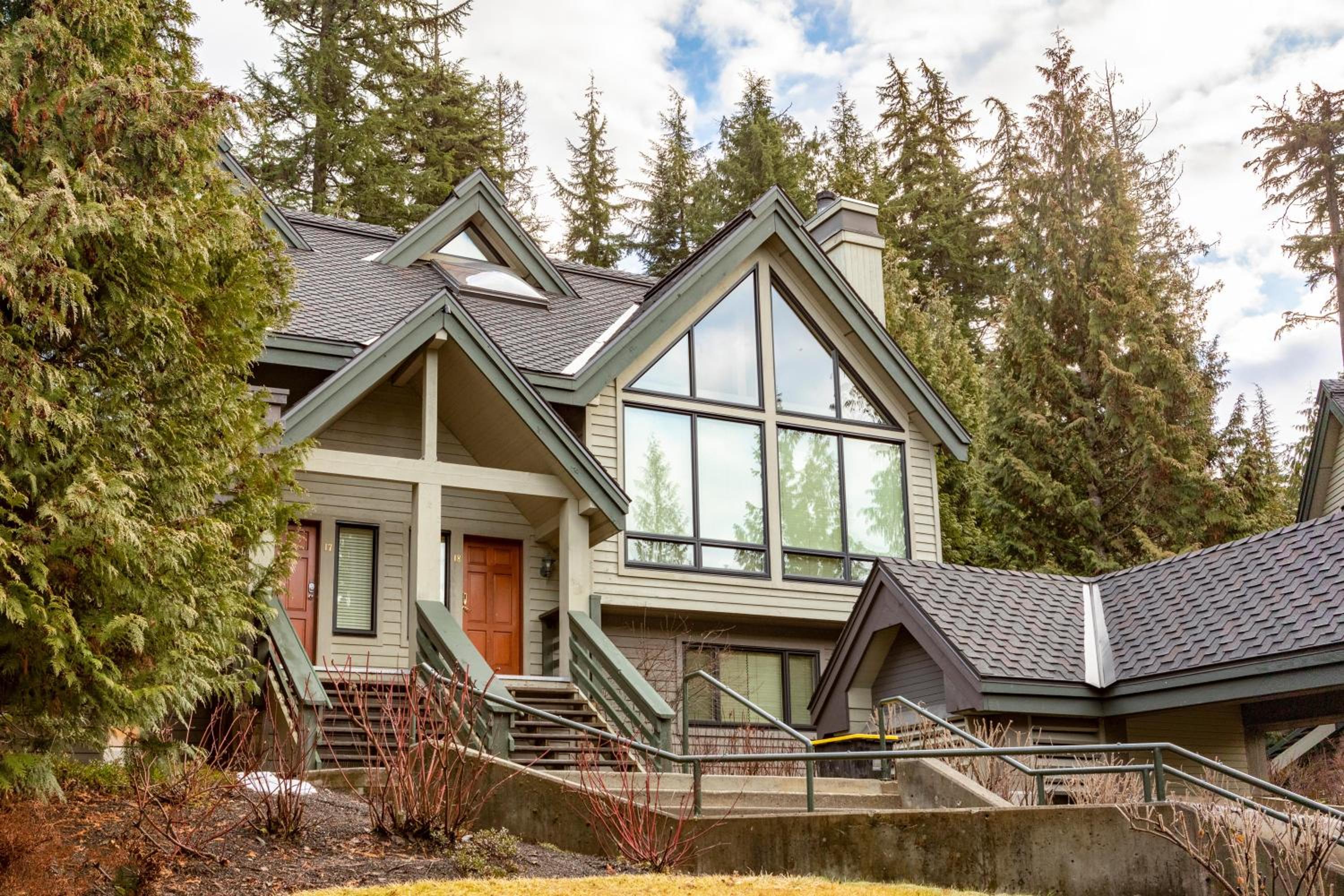 Snowgoose 18 | Ski-In Family Townhome w/ Private Hot Tub, Fireplace, Parking, & Wifi