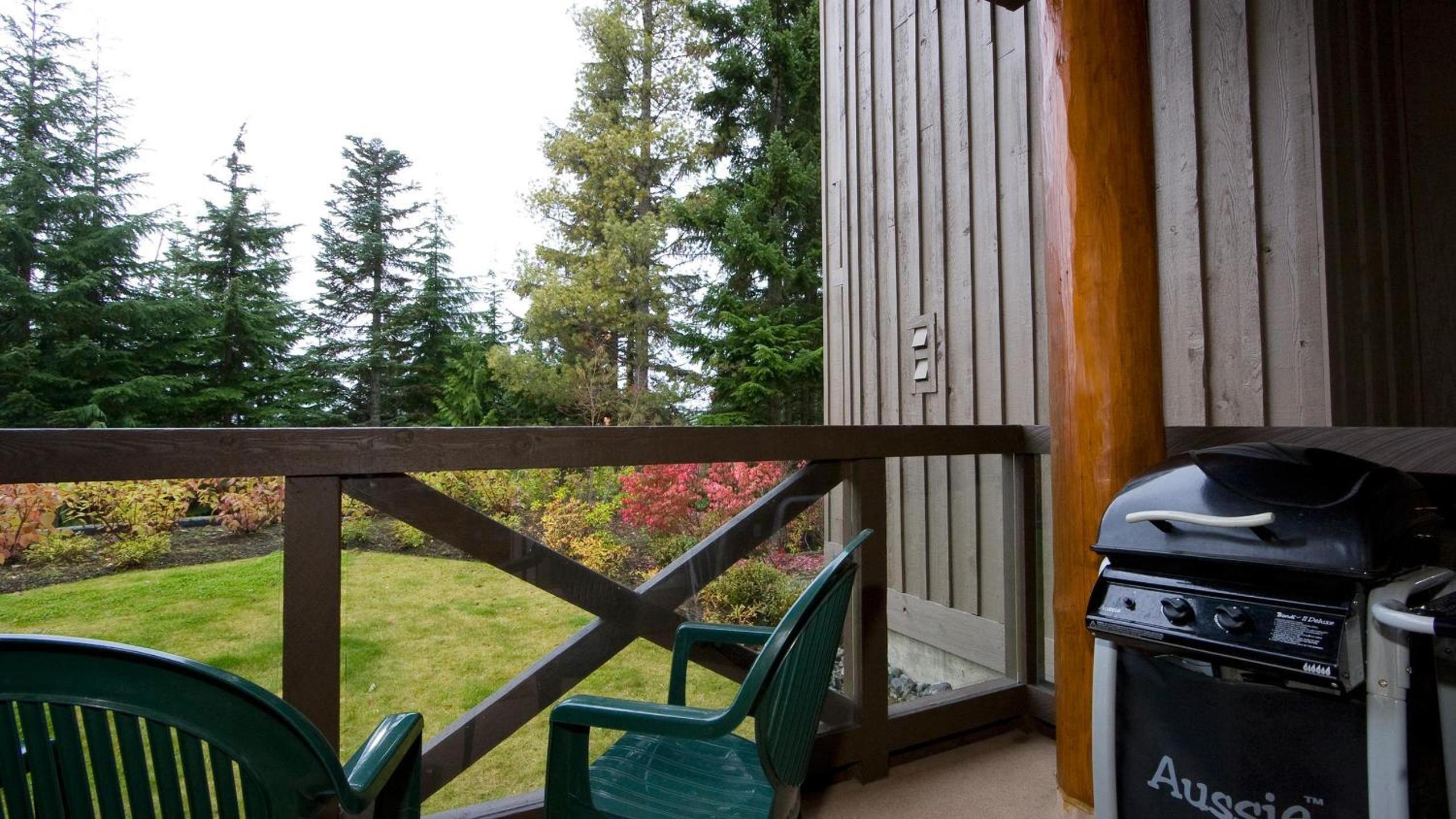 Painted Cliff 28 | Ski-In-Ski-Out Townhouse on Blackcomb w/ Hot Tub, Fireplace, Parking