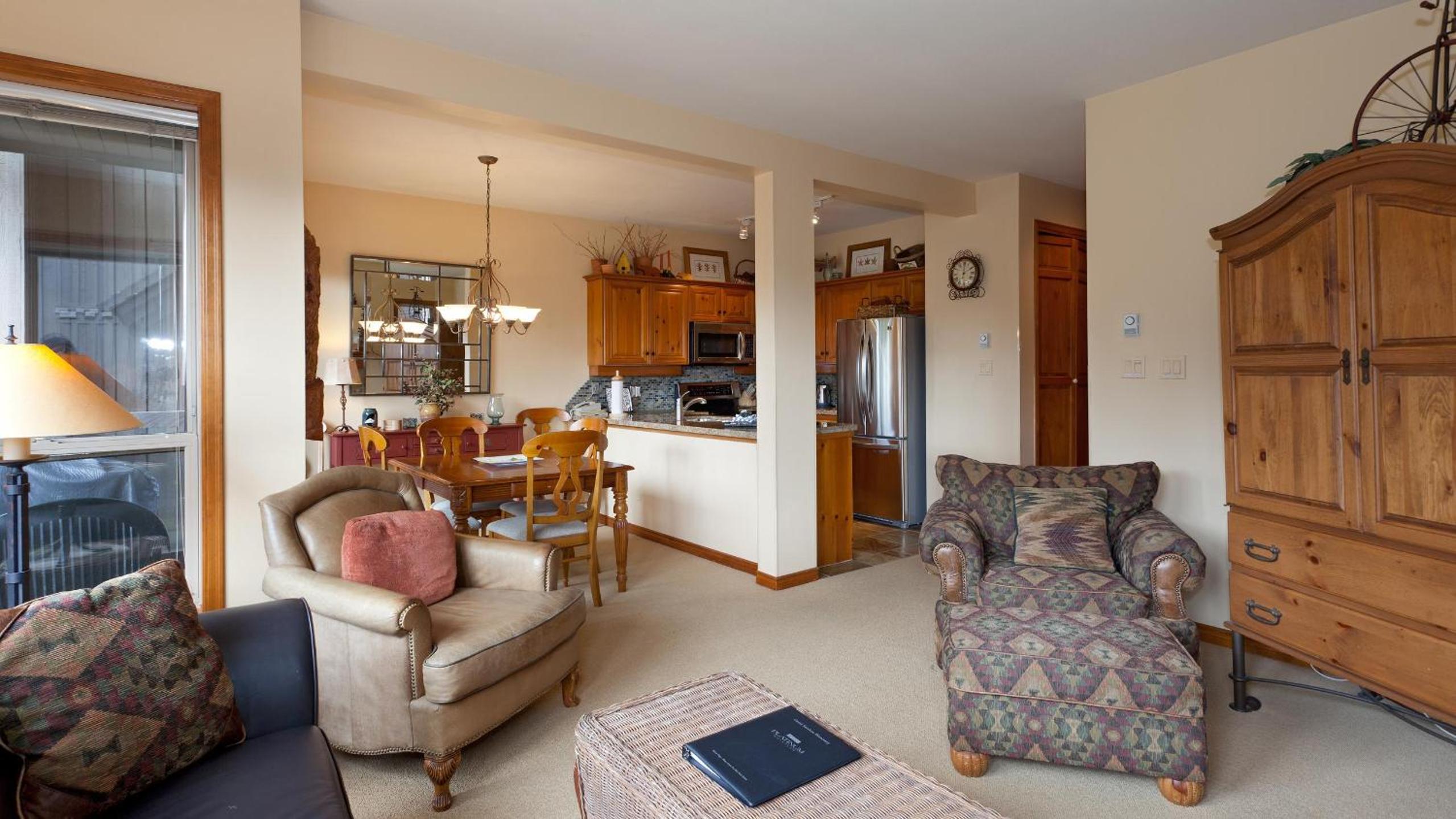 Painted Cliff 28 | Ski-In-Ski-Out Townhouse on Blackcomb w/ Hot Tub, Fireplace, Parking