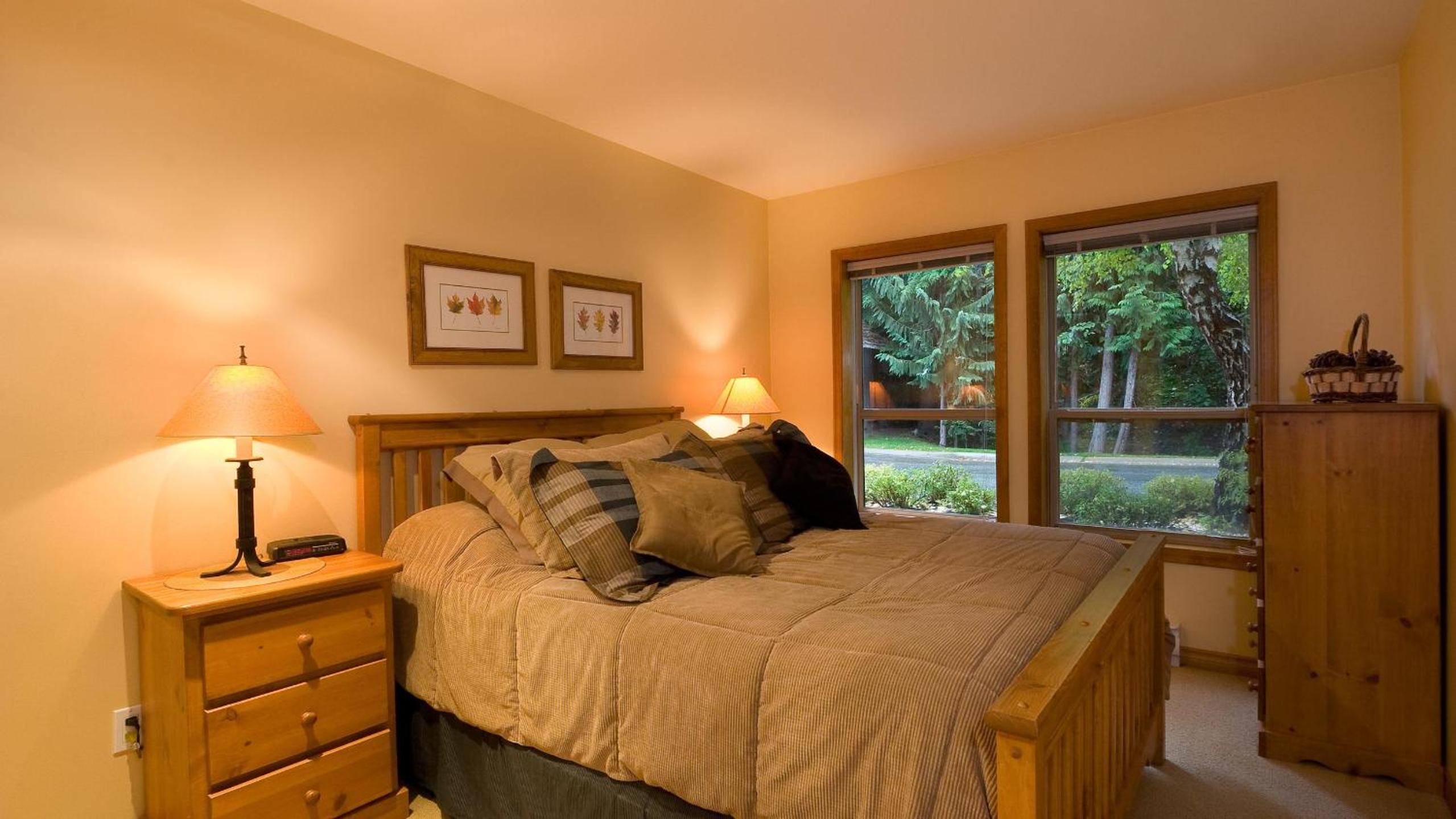 Painted Cliff 28 | Ski-In-Ski-Out Townhouse on Blackcomb w/ Hot Tub, Fireplace, Parking