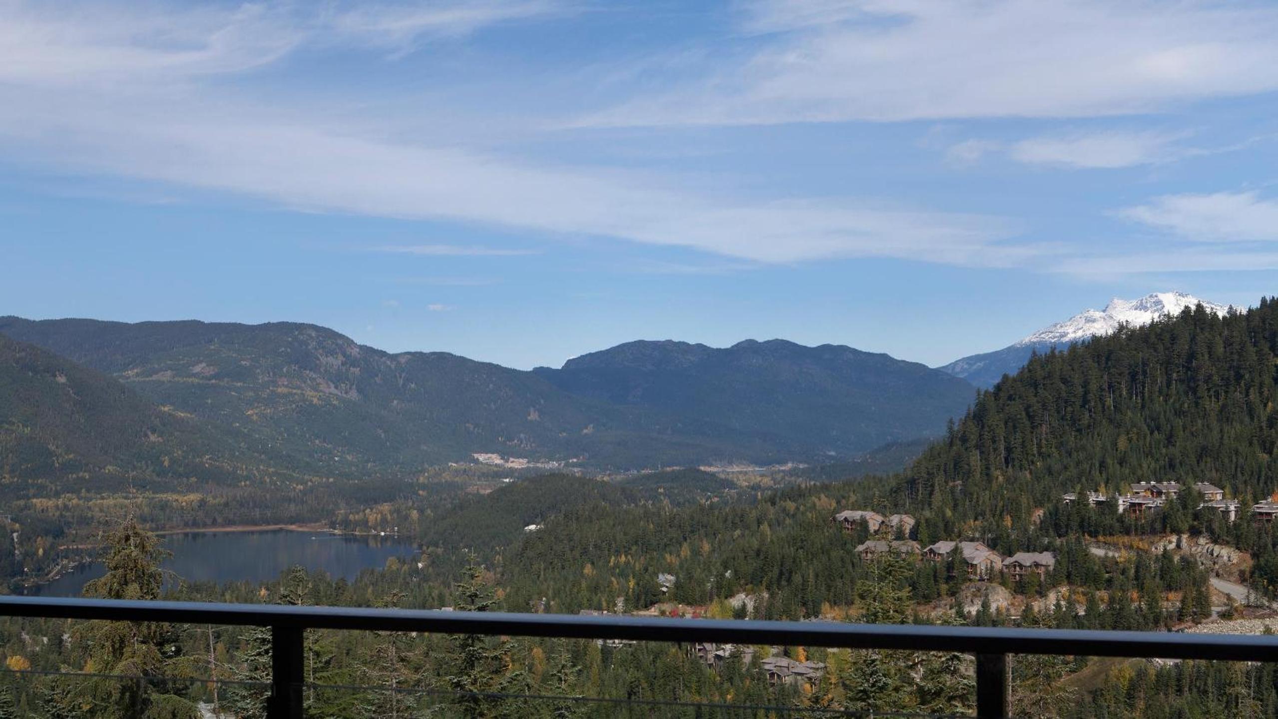Kadenwood 2951 - Guest Favorite Luxury Ski Chalet with Jacuzzi, Heated Pool & Cinema
