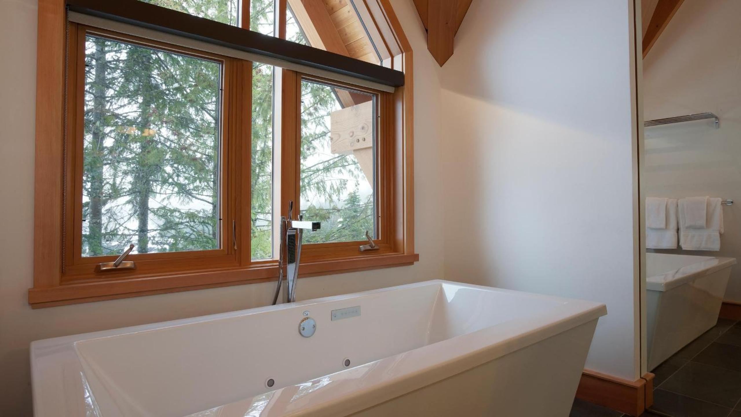 Kadenwood 2951 - Guest Favorite Luxury Ski Chalet with Jacuzzi, Heated Pool & Cinema
