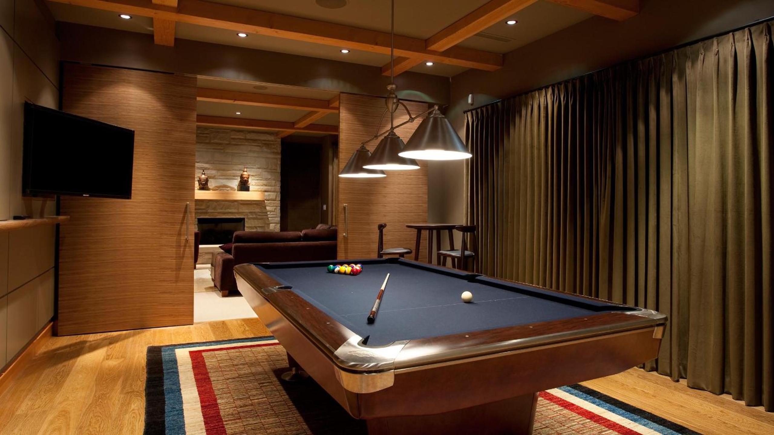 Kadenwood 2951 - Guest Favorite Luxury Ski Chalet with Jacuzzi, Heated Pool & Cinema