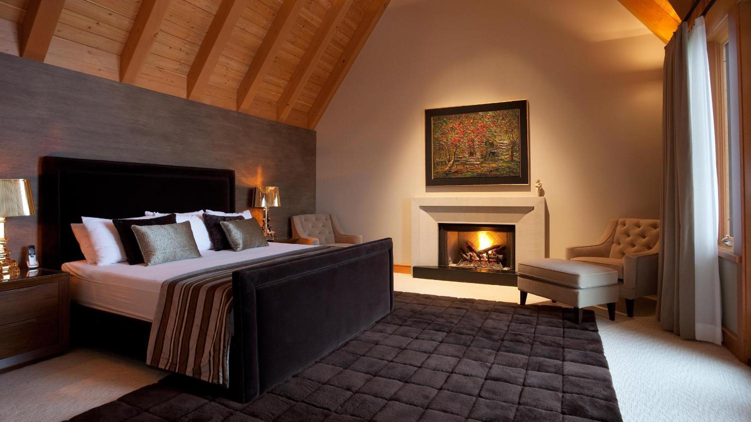 Kadenwood 2951 - Guest Favorite Luxury Ski Chalet with Jacuzzi, Heated Pool & Cinema