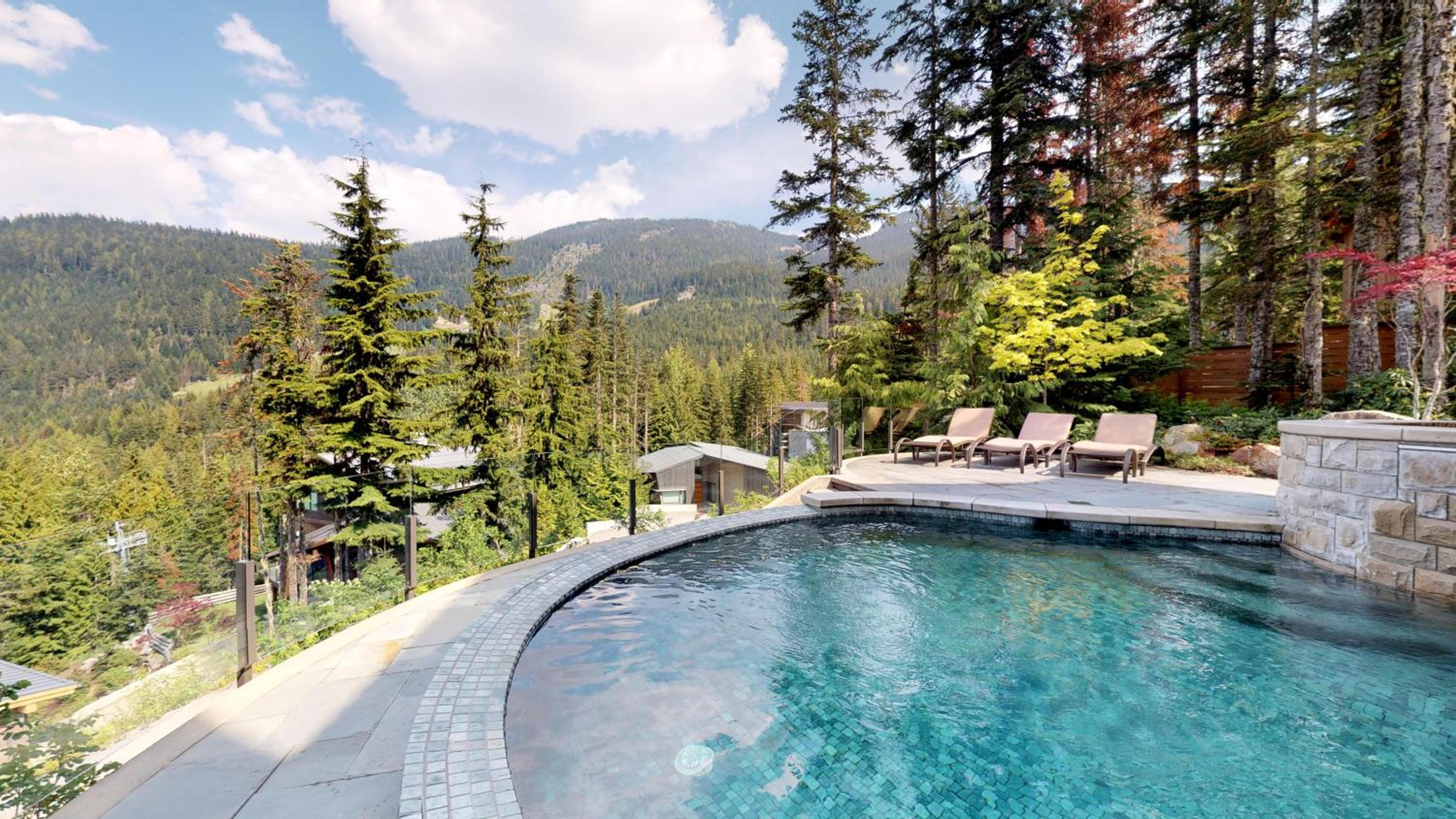 Kadenwood 2951 - Guest Favorite Luxury Ski Chalet with Jacuzzi, Heated Pool & Cinema