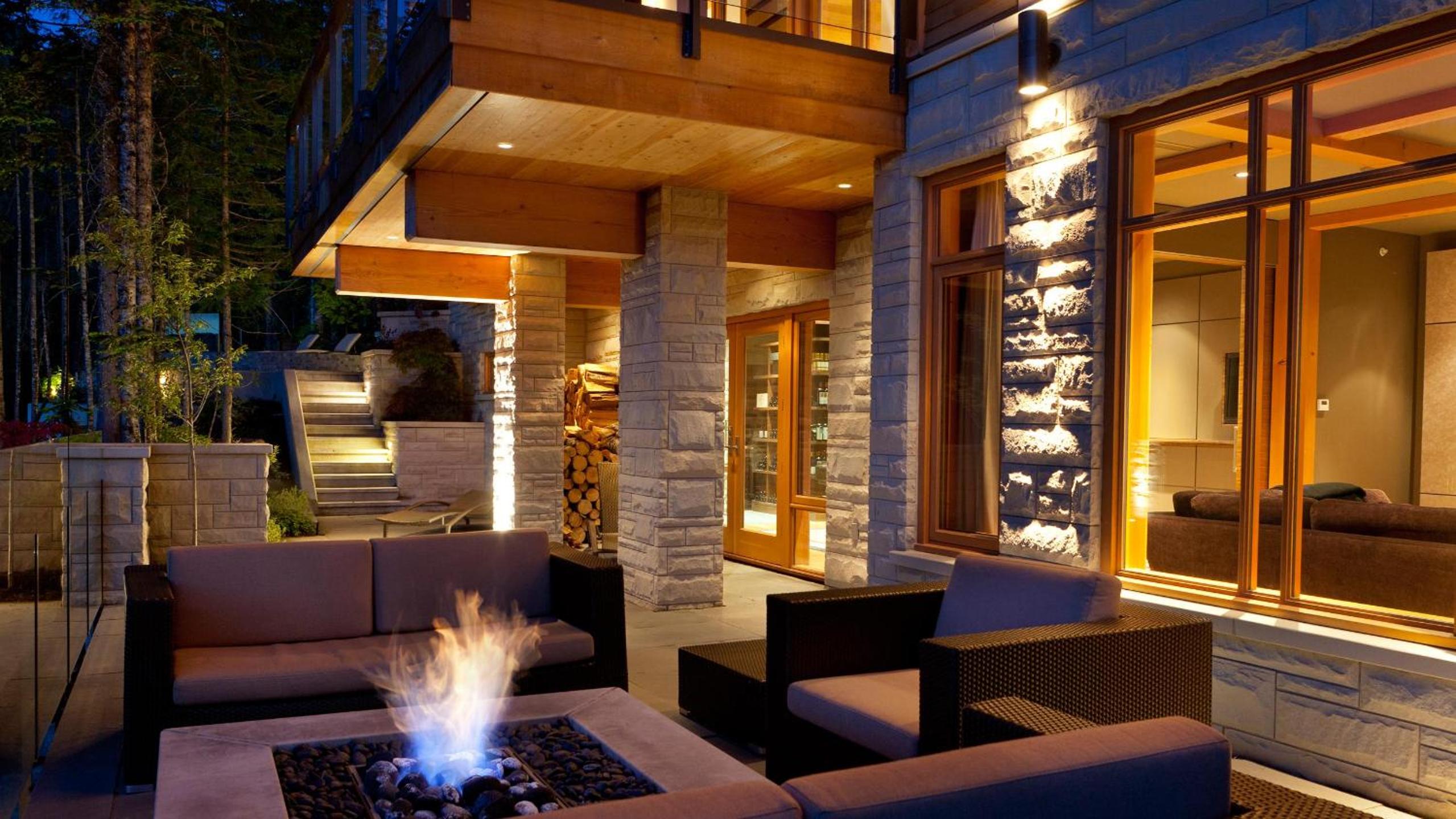 Kadenwood 2951 - Guest Favorite Luxury Ski Chalet with Jacuzzi, Heated Pool & Cinema