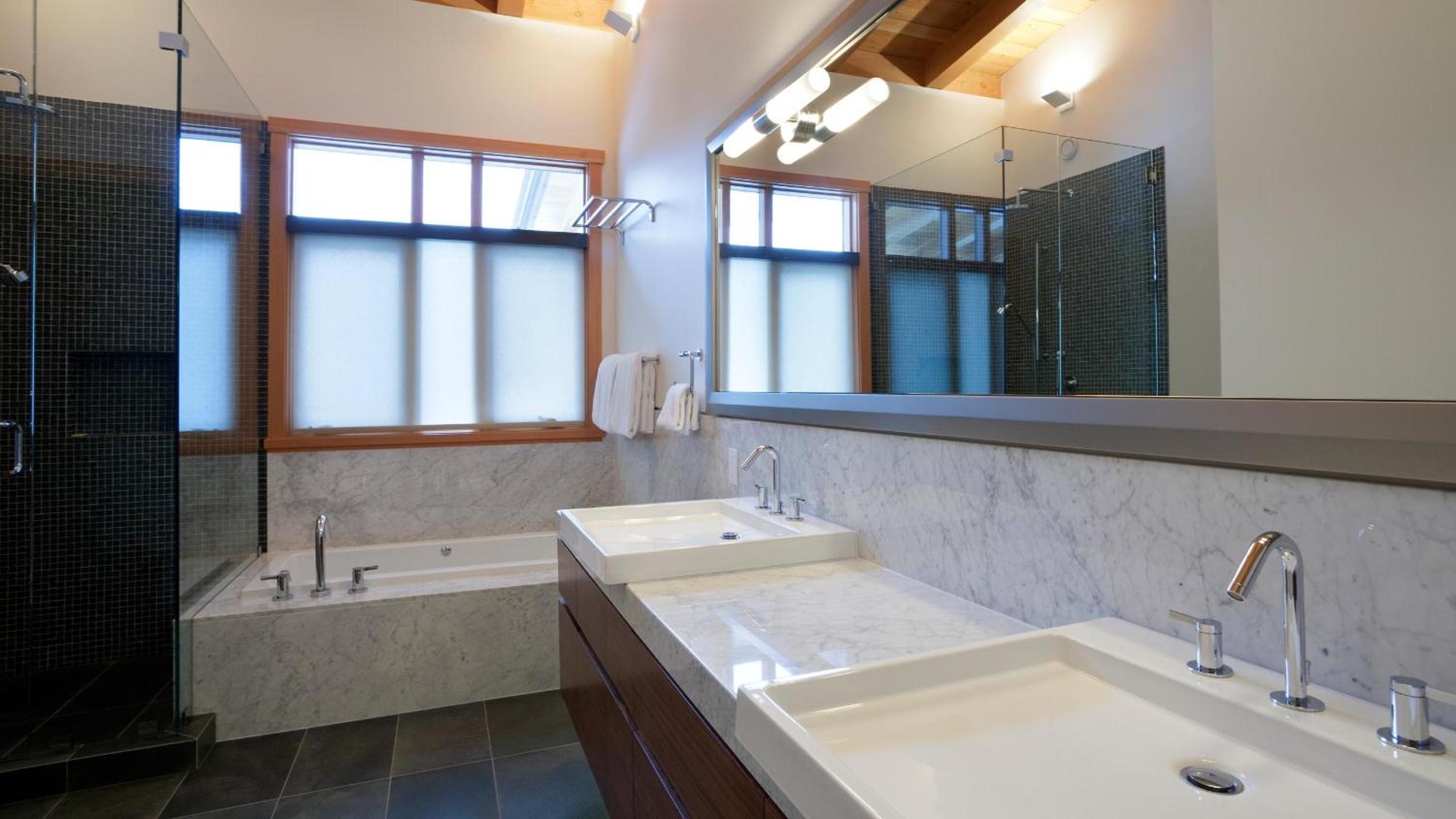 Kadenwood 2951 - Guest Favorite Luxury Ski Chalet with Jacuzzi, Heated Pool & Cinema