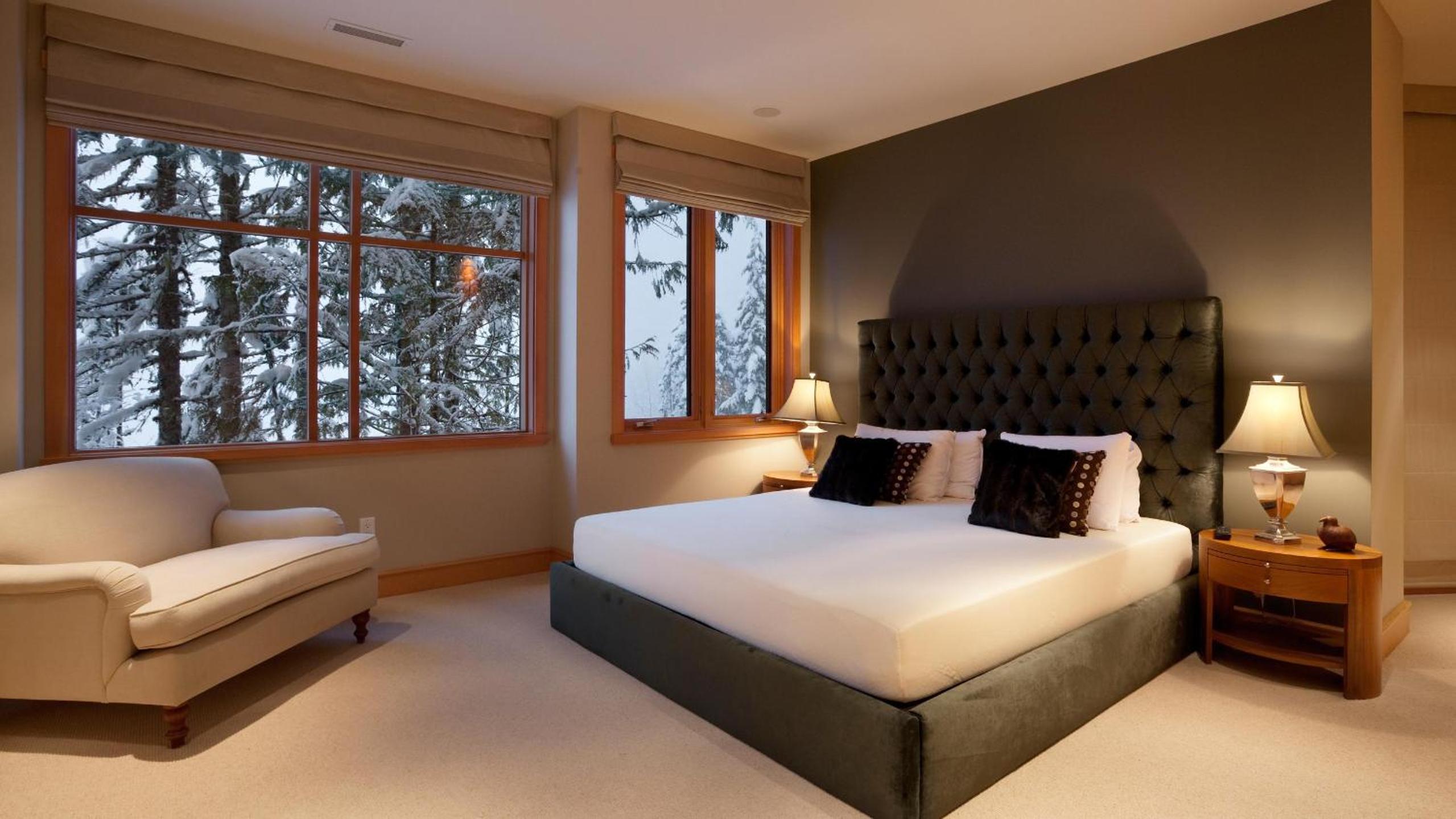 Kadenwood 2951 - Guest Favorite Luxury Ski Chalet with Jacuzzi, Heated Pool & Cinema