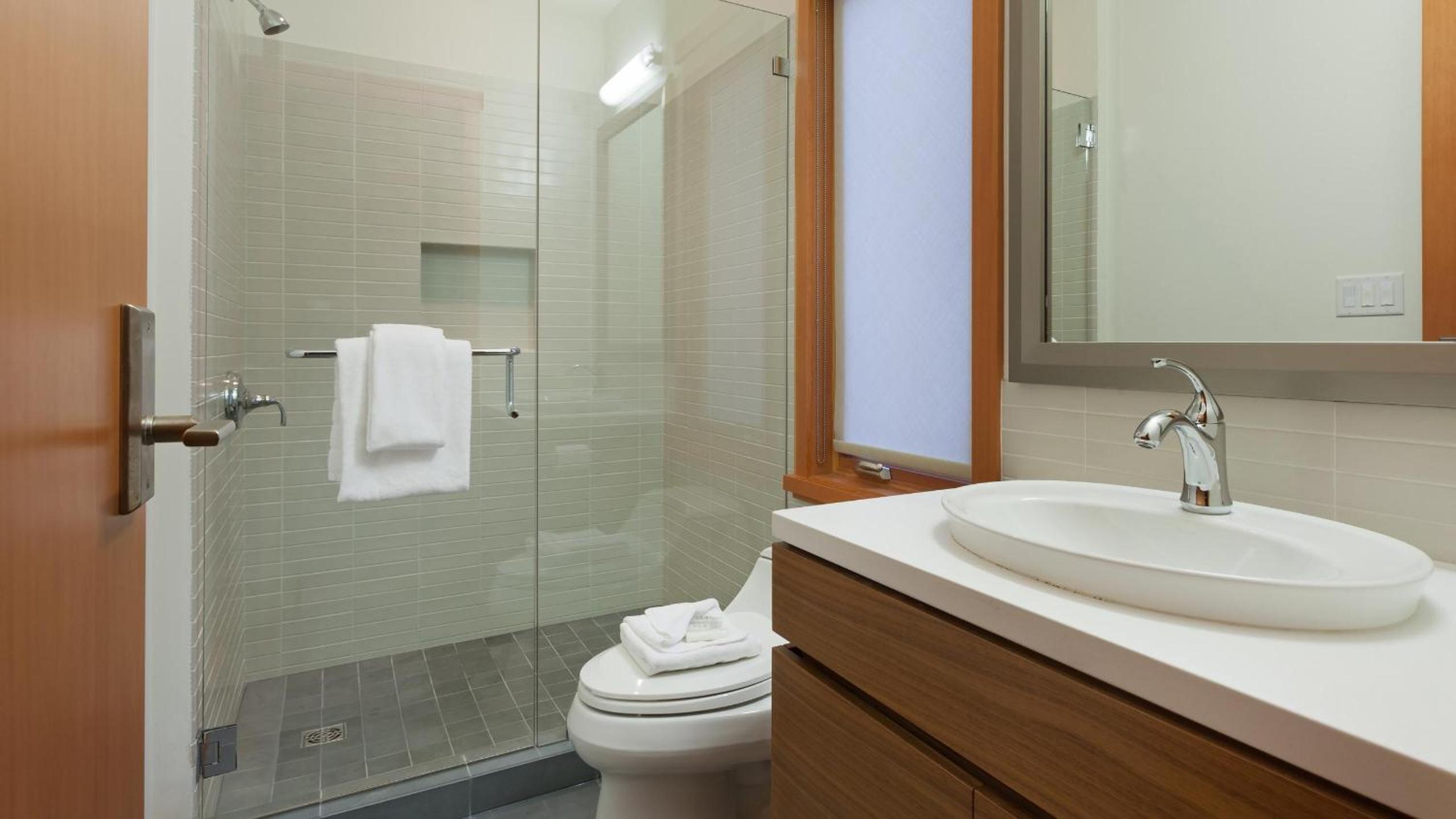 Kadenwood 2951 - Guest Favorite Luxury Ski Chalet with Jacuzzi, Heated Pool & Cinema