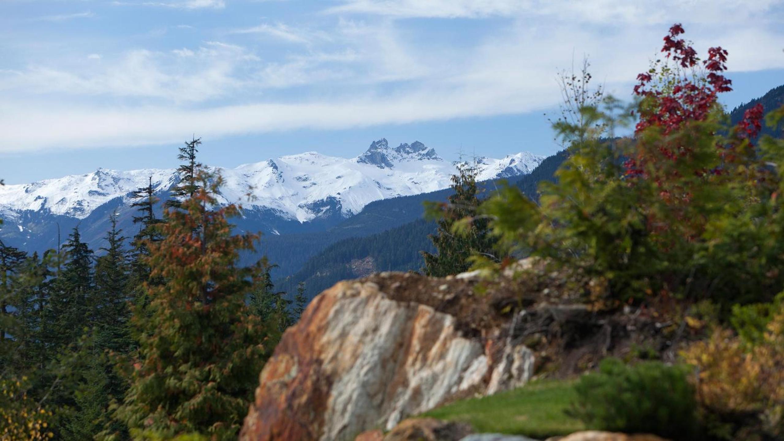 Kadenwood 2951 - Guest Favorite Luxury Ski Chalet with Jacuzzi, Heated Pool & Cinema