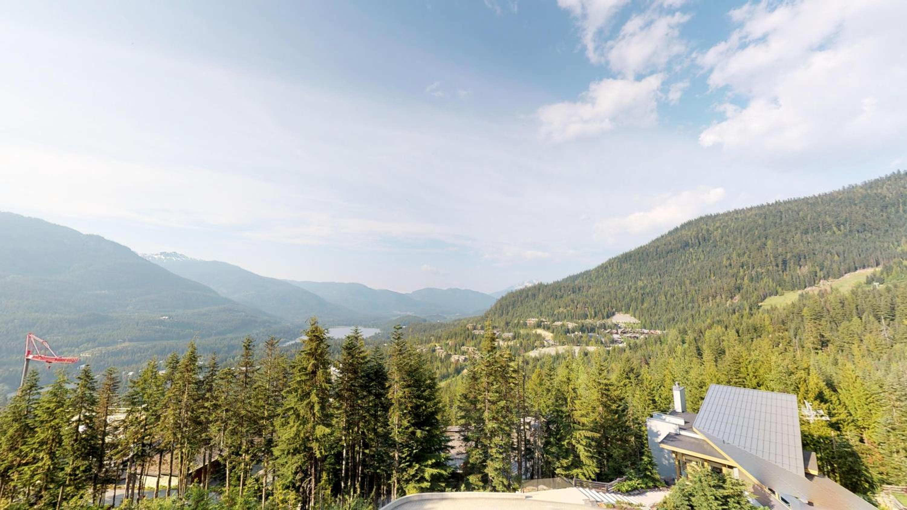 Kadenwood 2951 - Guest Favorite Luxury Ski Chalet with Jacuzzi, Heated Pool & Cinema