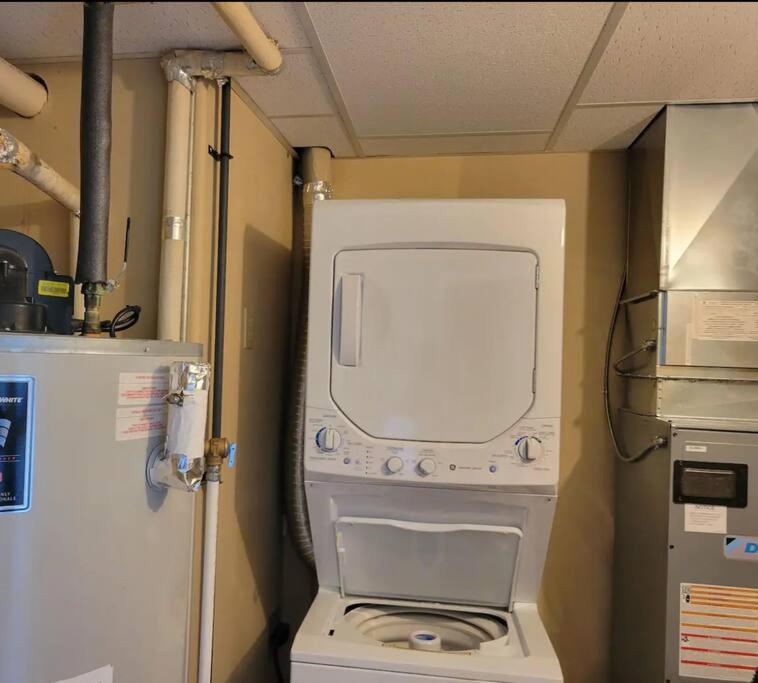 Cozy king bed Suite - pullout couch - Pool on grounds