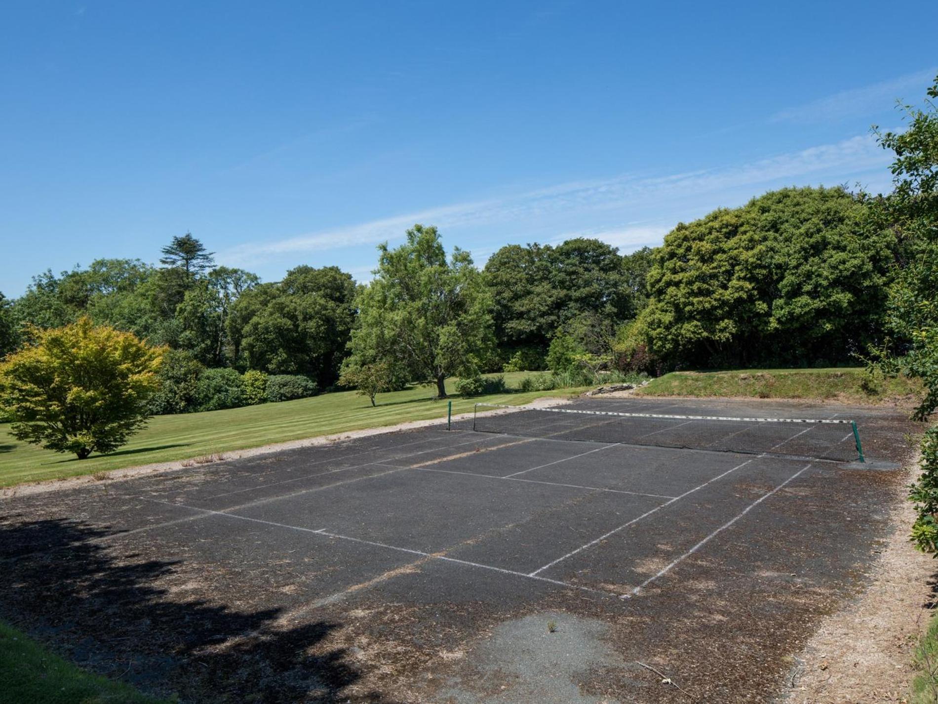 6 Bed in Truro oc-tretm view 2