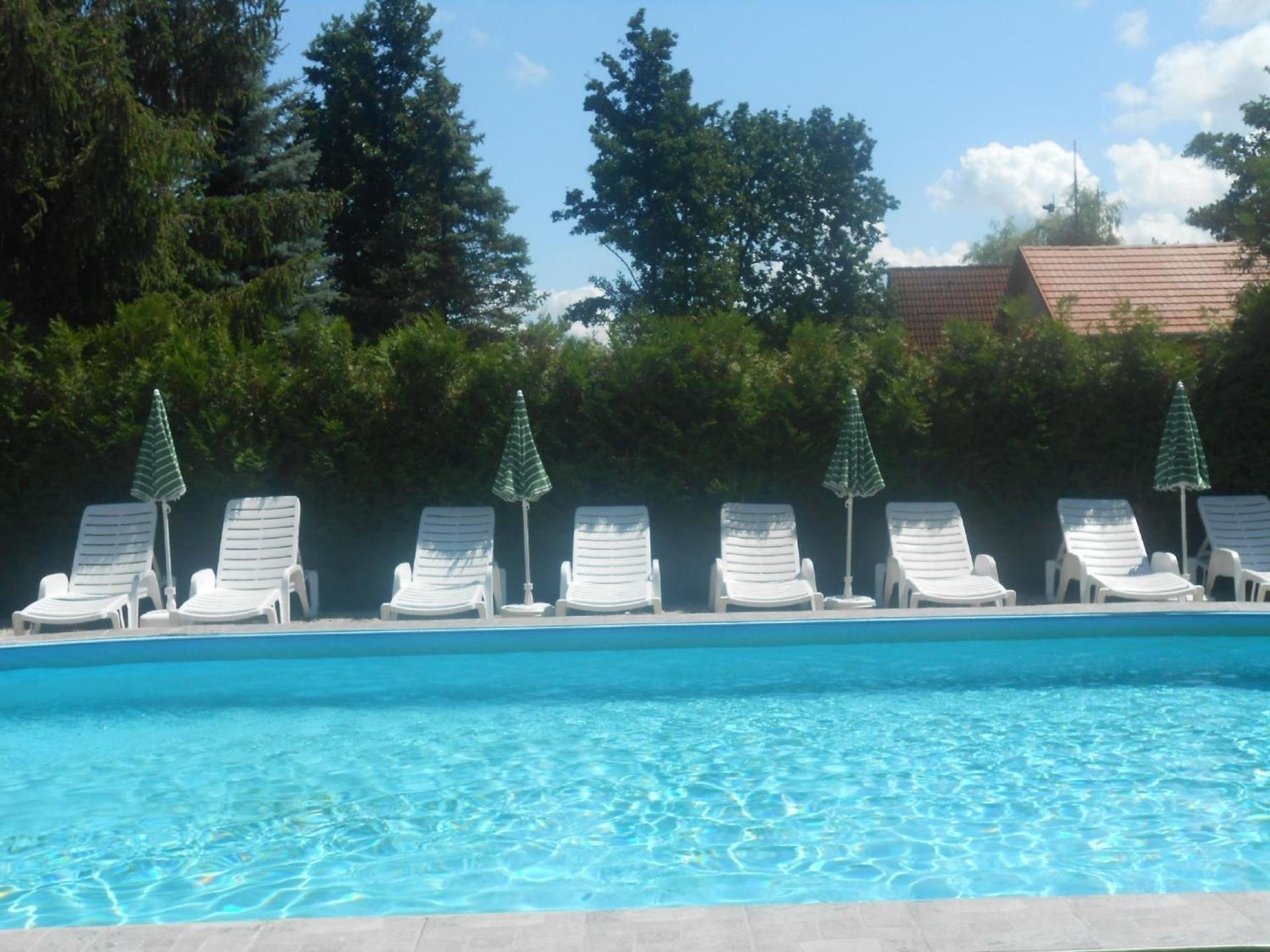 Ferienhaus mit Wlan, Pool und direktem Seezugang view 4