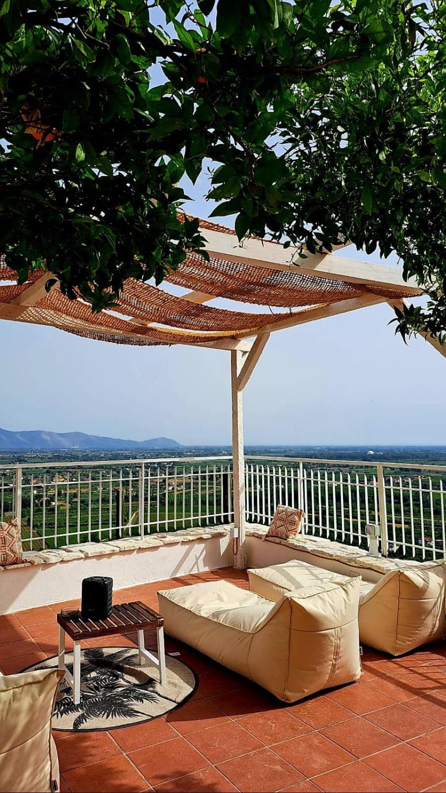 OIKOS Guesthouse & Rooftop