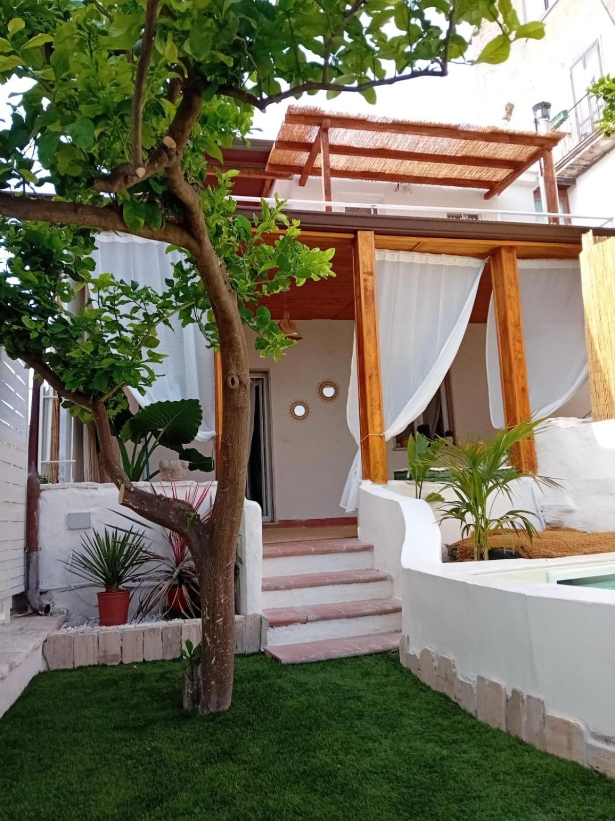 OIKOS Guesthouse & Rooftop