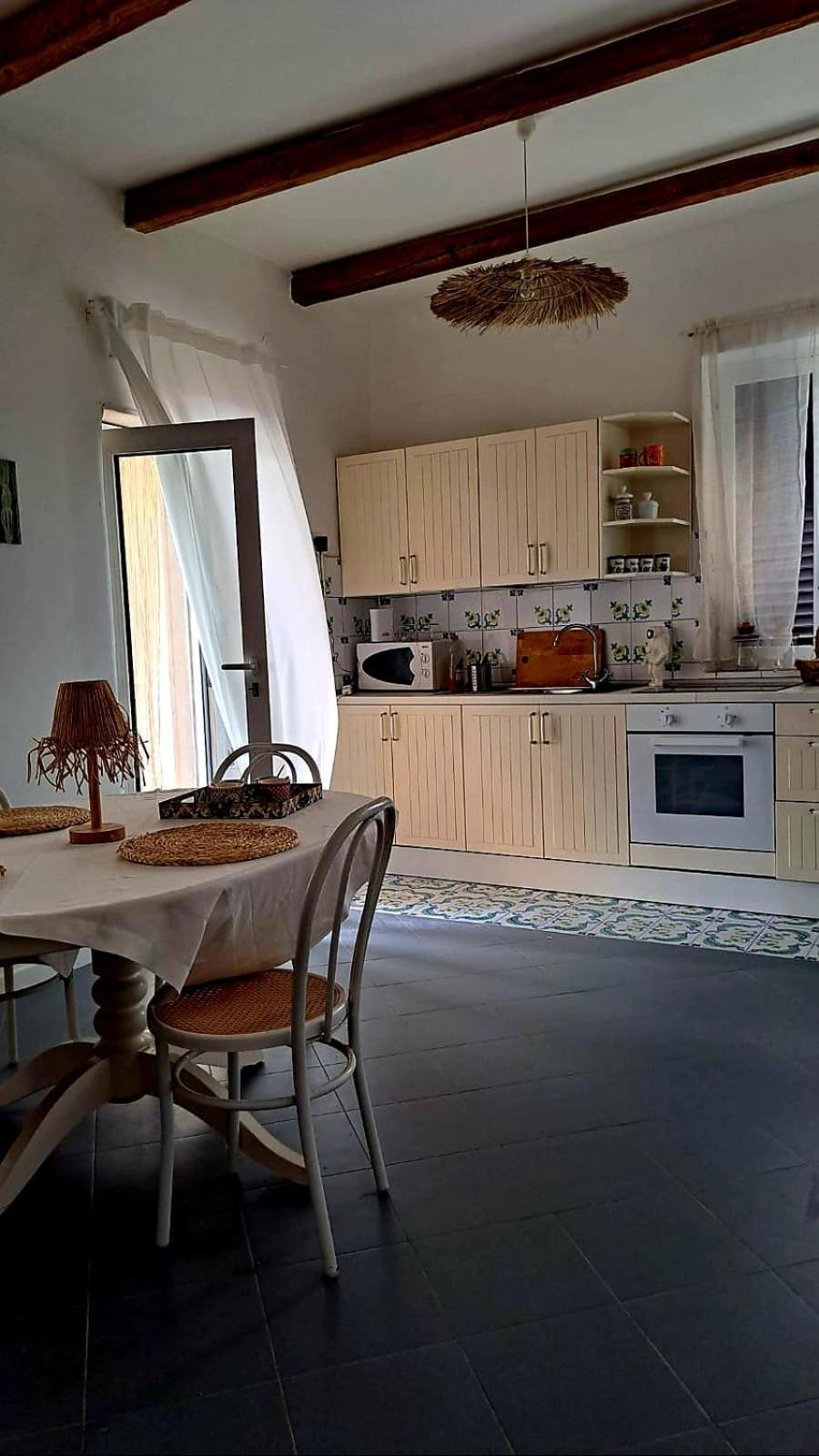 OIKOS Guesthouse & Rooftop