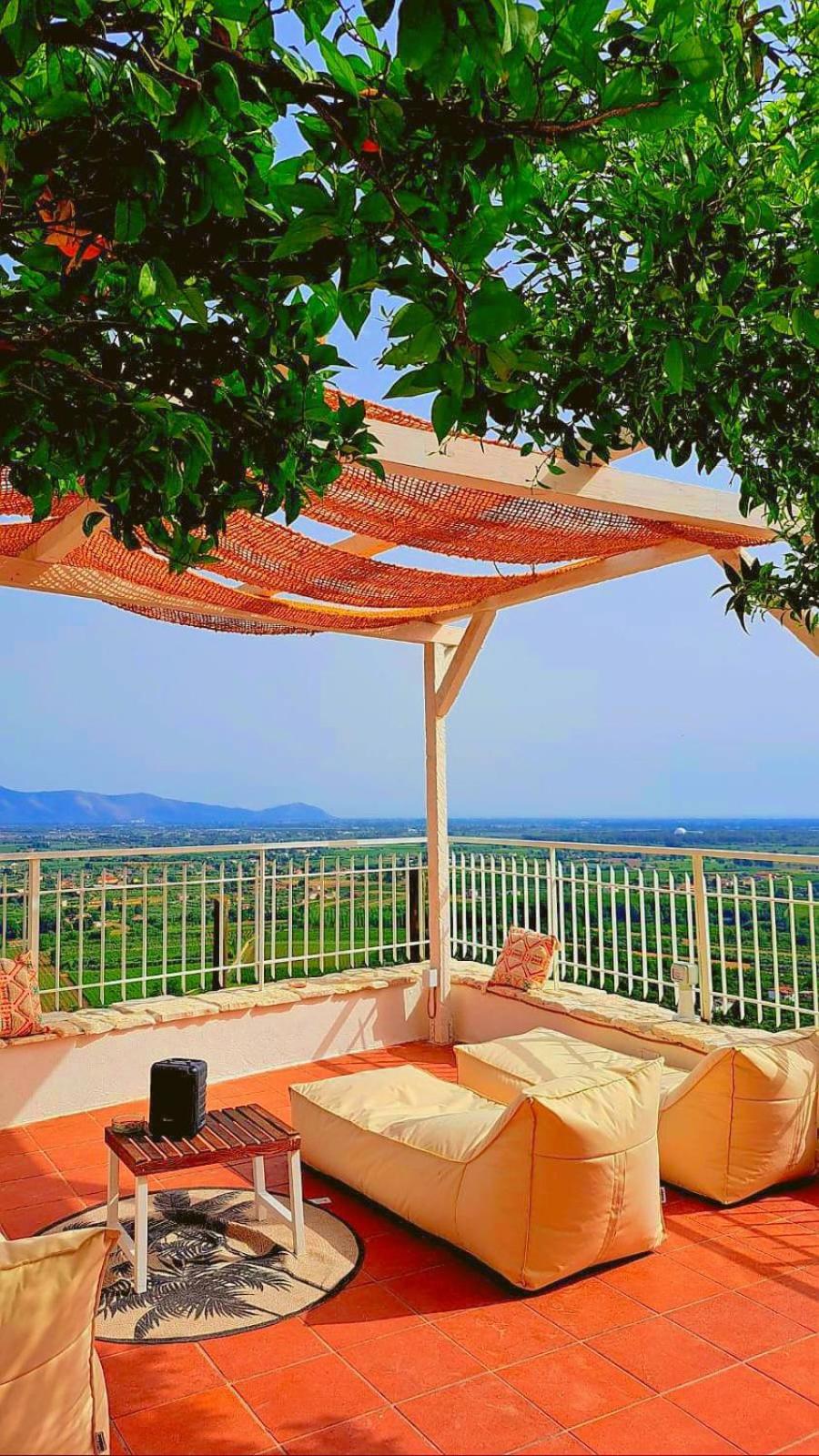OIKOS Guesthouse & Rooftop