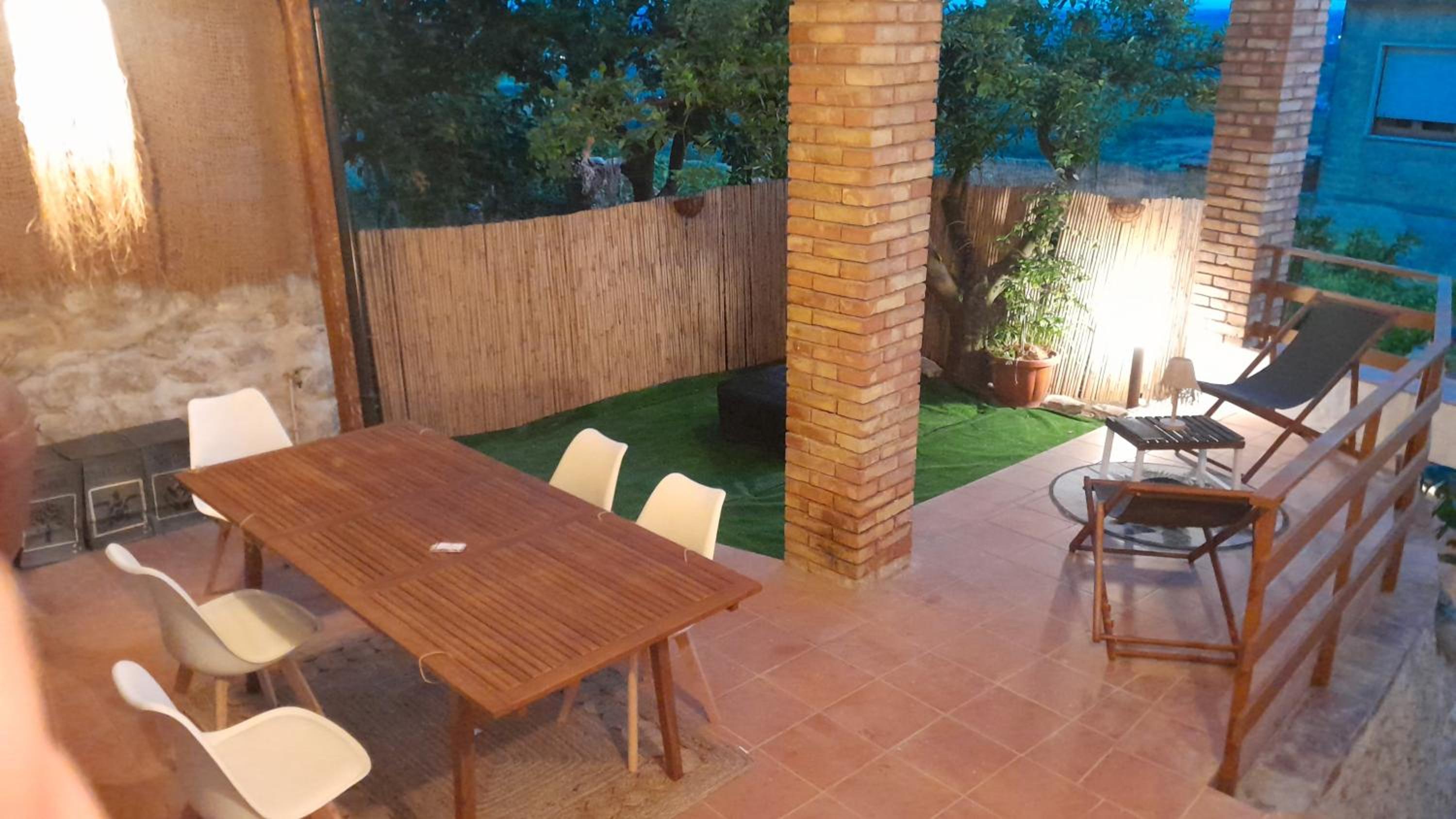 OIKOS Guesthouse & Rooftop